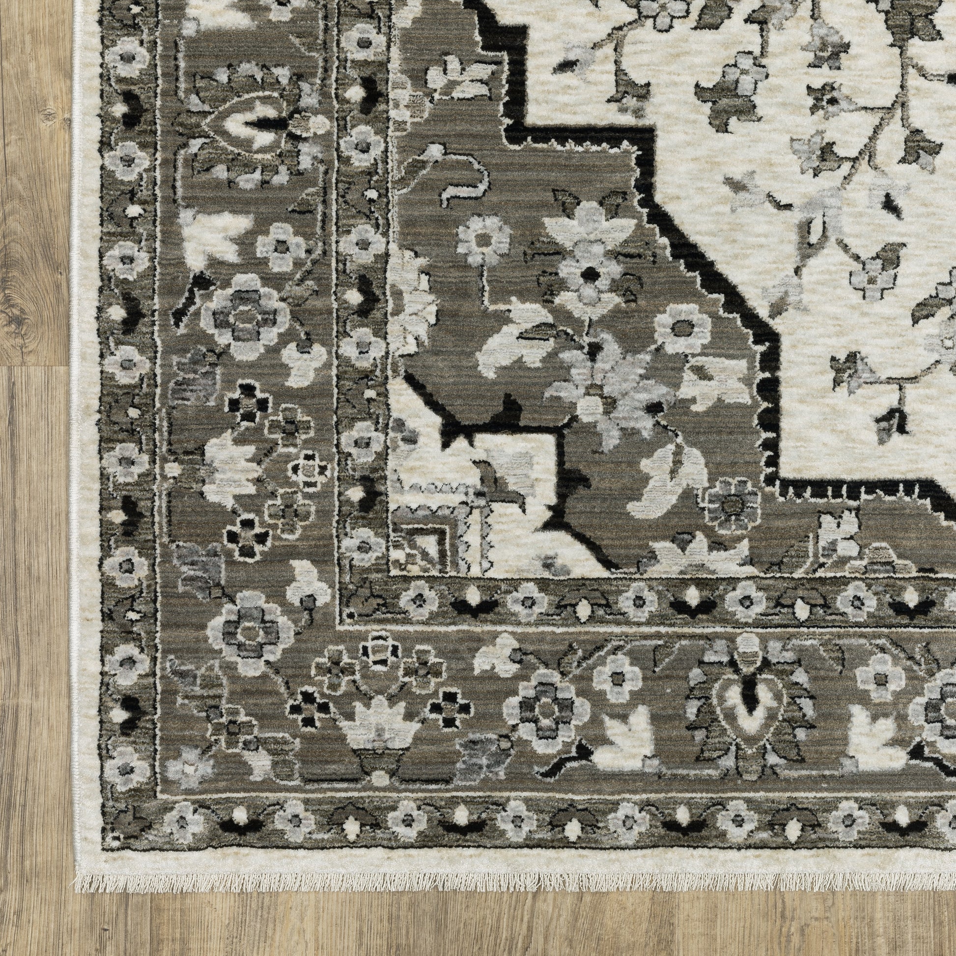 Oriental Weavers Chamberlain  Ivory Grey Traditional