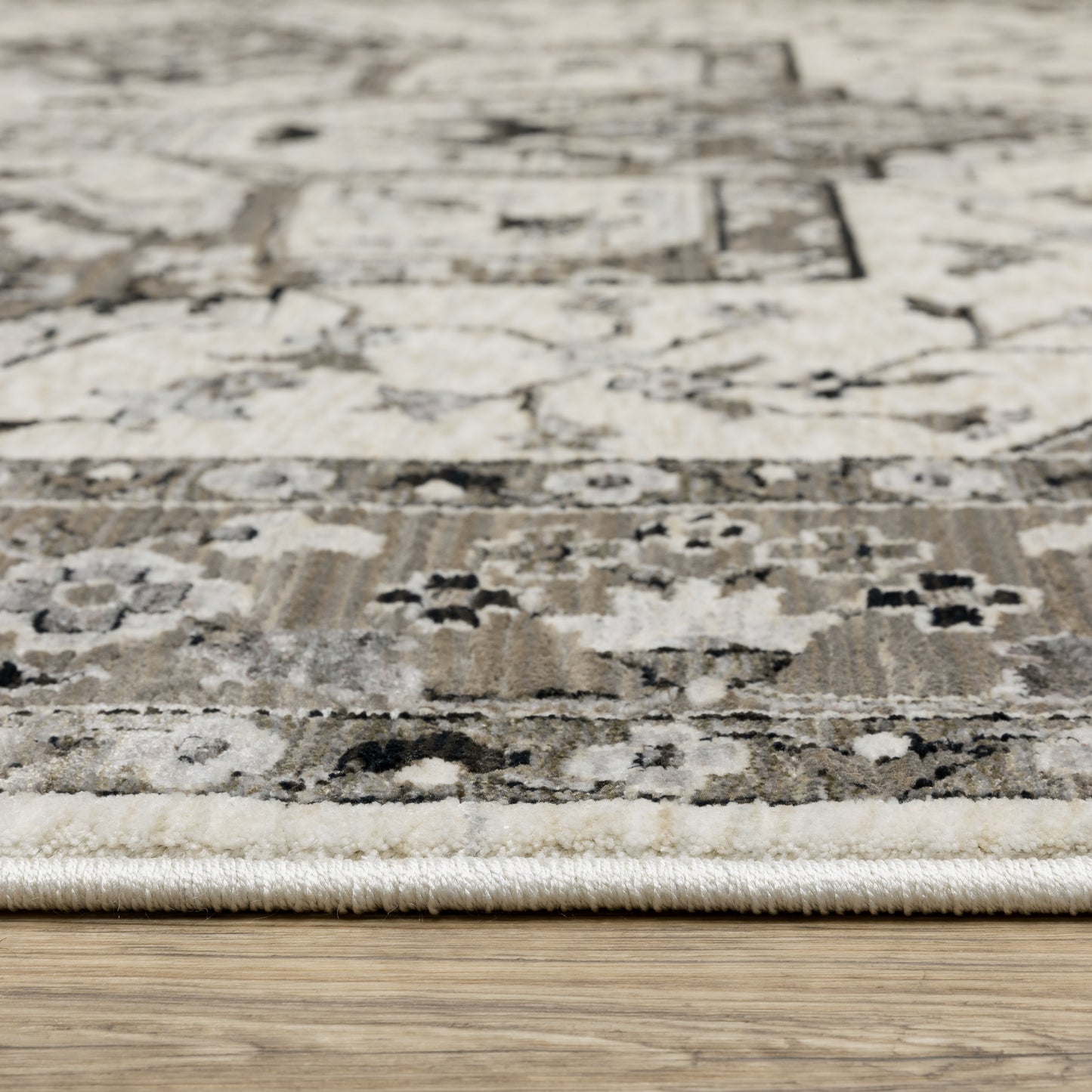 Oriental Weavers Chamberlain  Ivory Grey Traditional