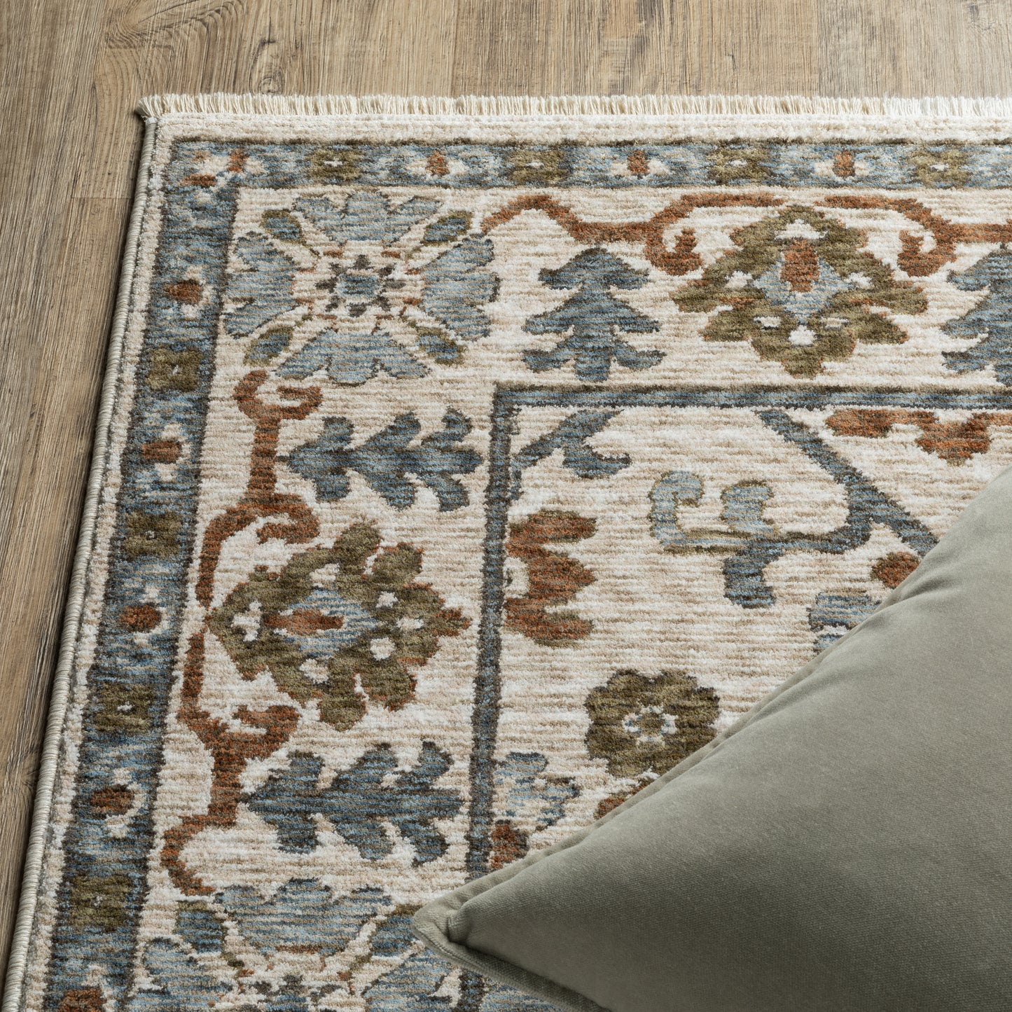Oriental Weavers Hastings  Ivory Rust Traditional