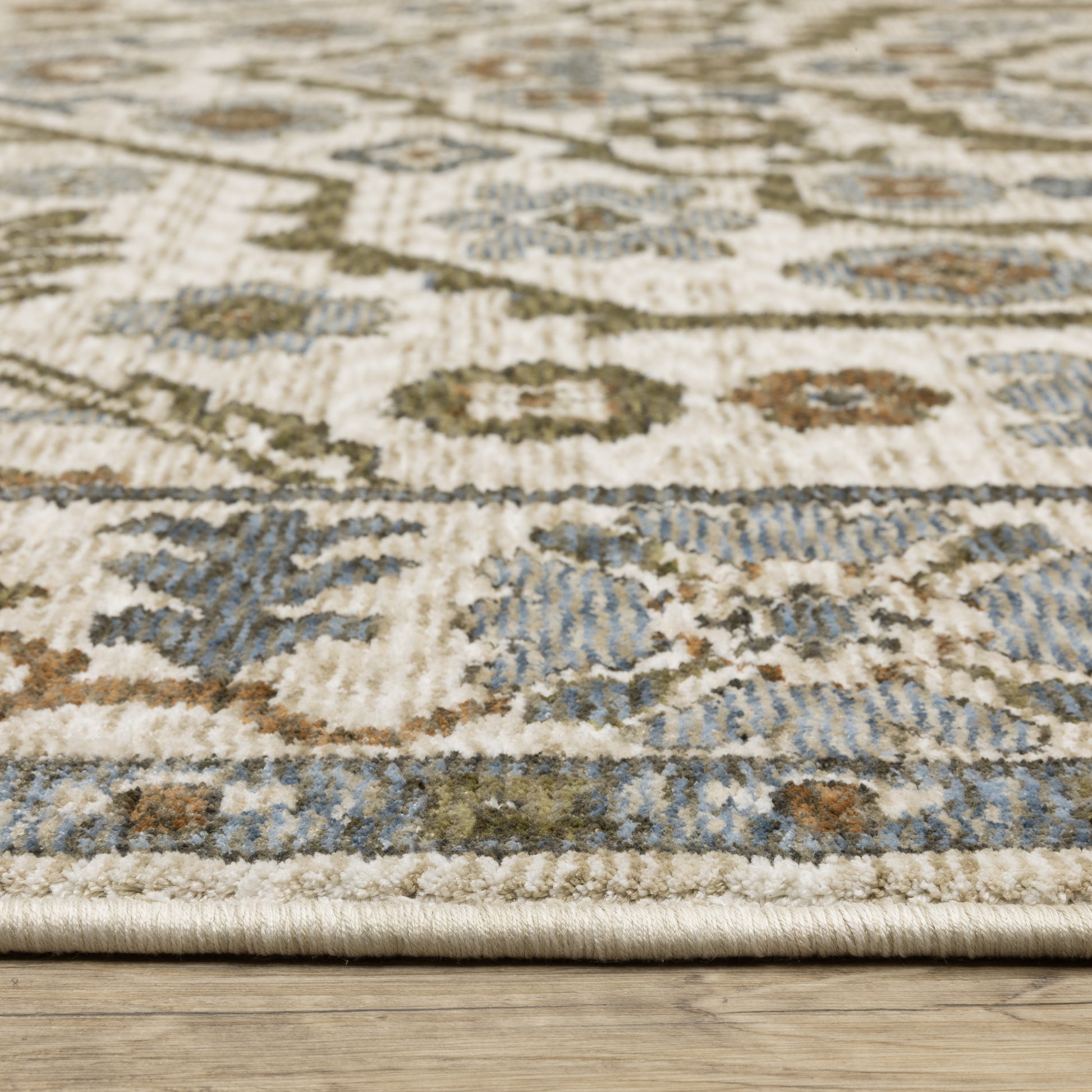 Oriental Weavers Hastings  Ivory Rust Traditional