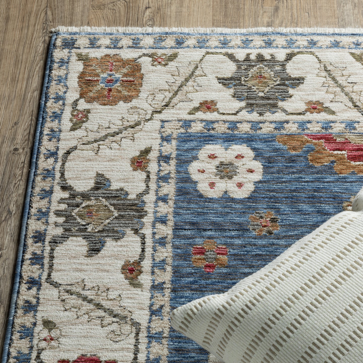 Oriental Weavers Hastings  Blue Ivory Traditional