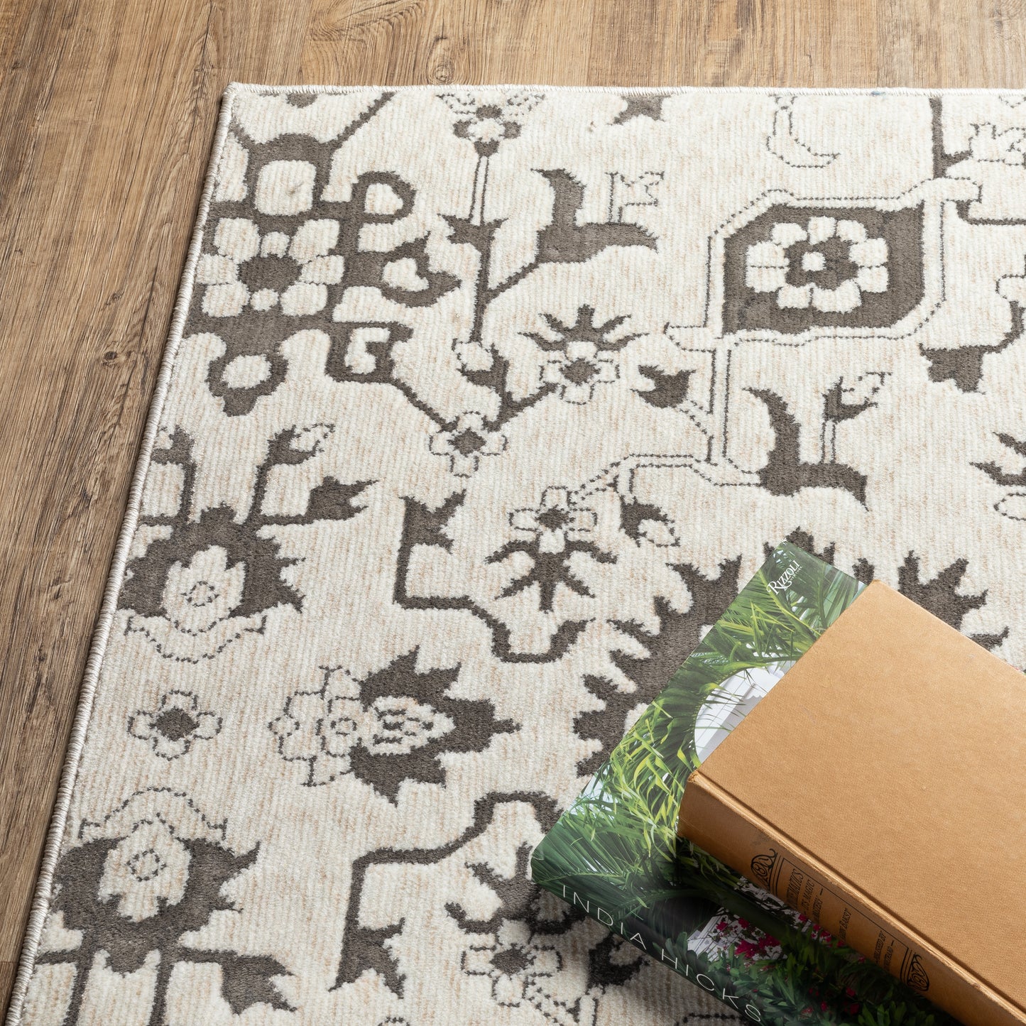 Oriental Weavers Intrigue  Ivory Grey Traditional