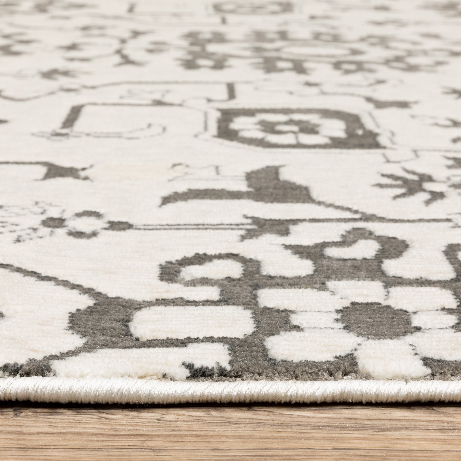 Oriental Weavers Intrigue  Ivory Grey Traditional