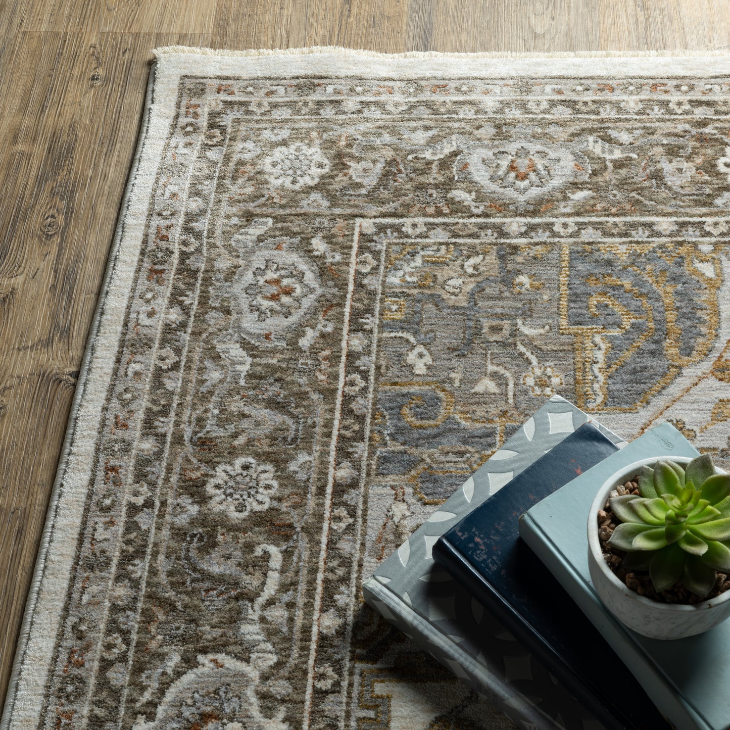 Oriental Weavers Maharaja  Ivory Gold Traditional