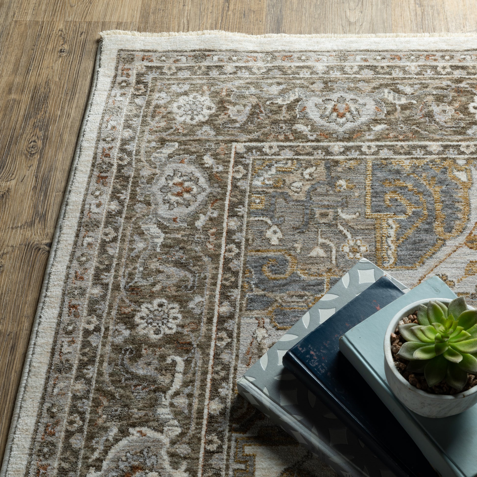 Oriental Weavers Maharaja  Ivory Gold Traditional