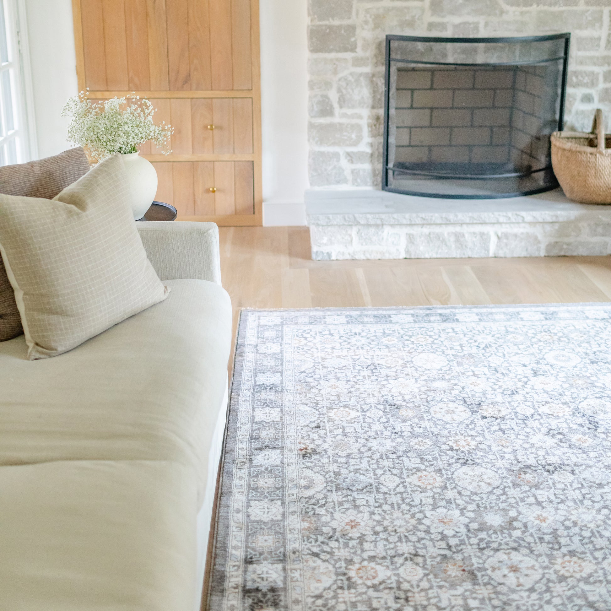 Oriental Weavers Maharaja  Grey Ivory Traditional