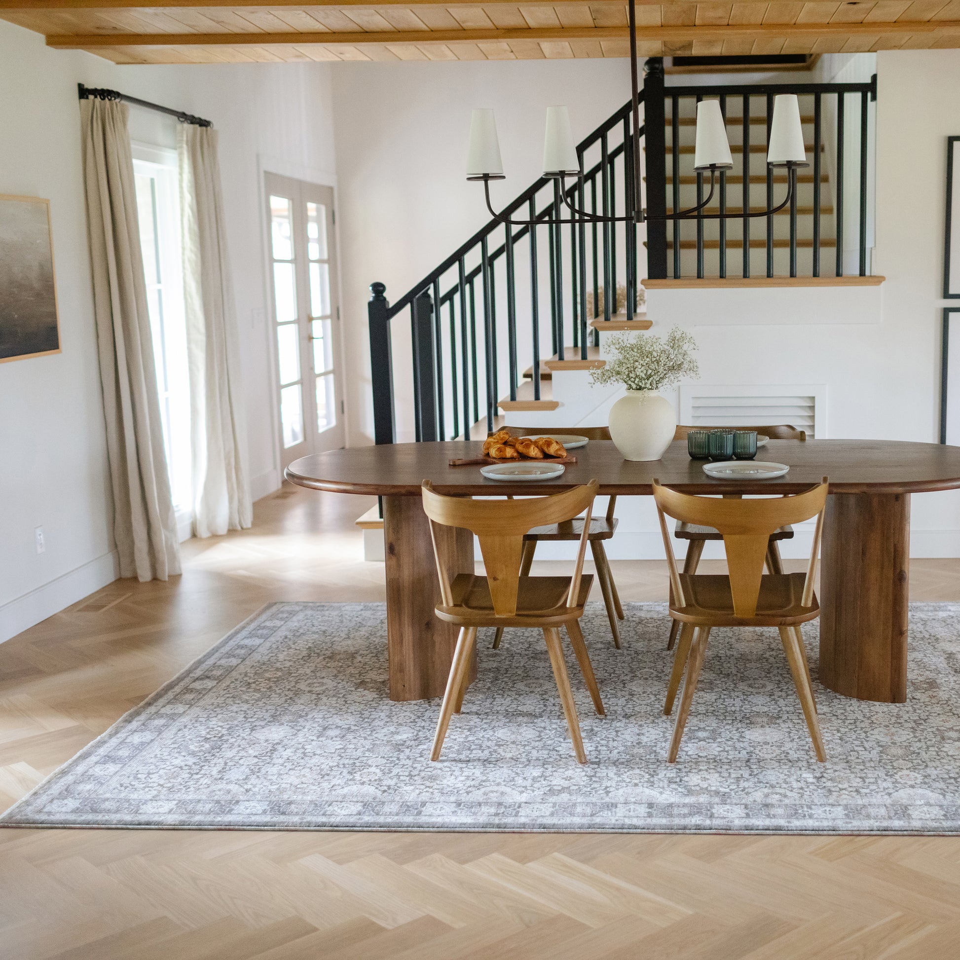 Oriental Weavers Maharaja  Grey Ivory Traditional