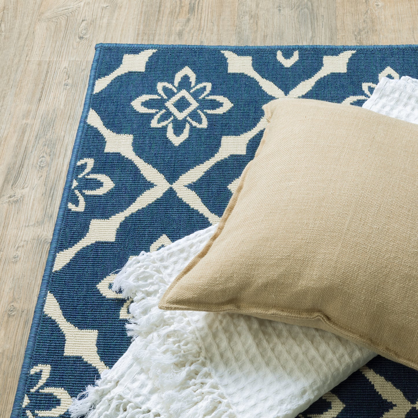 Oriental Weavers Meridian  Navy Ivory Moroccan