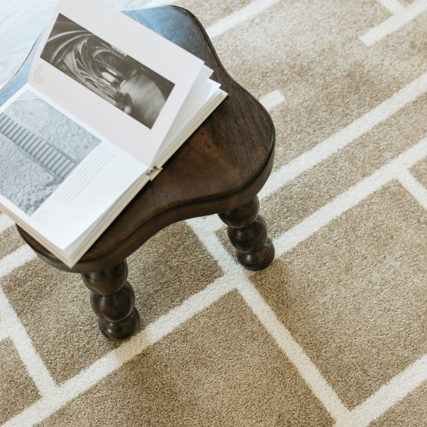 Oriental Weavers Quinn  Beige Ivory Modern