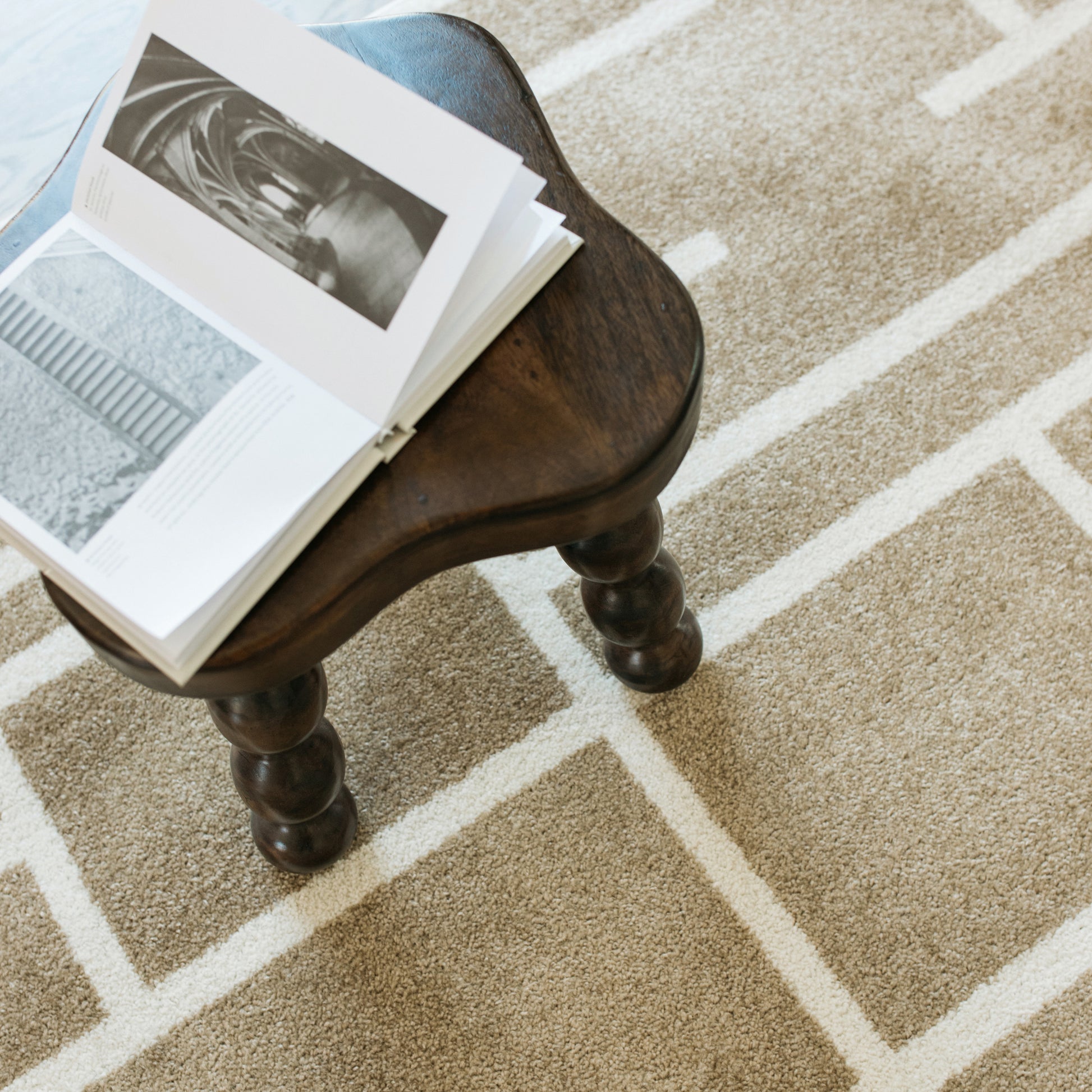 Oriental Weavers Quinn  Beige Ivory Modern