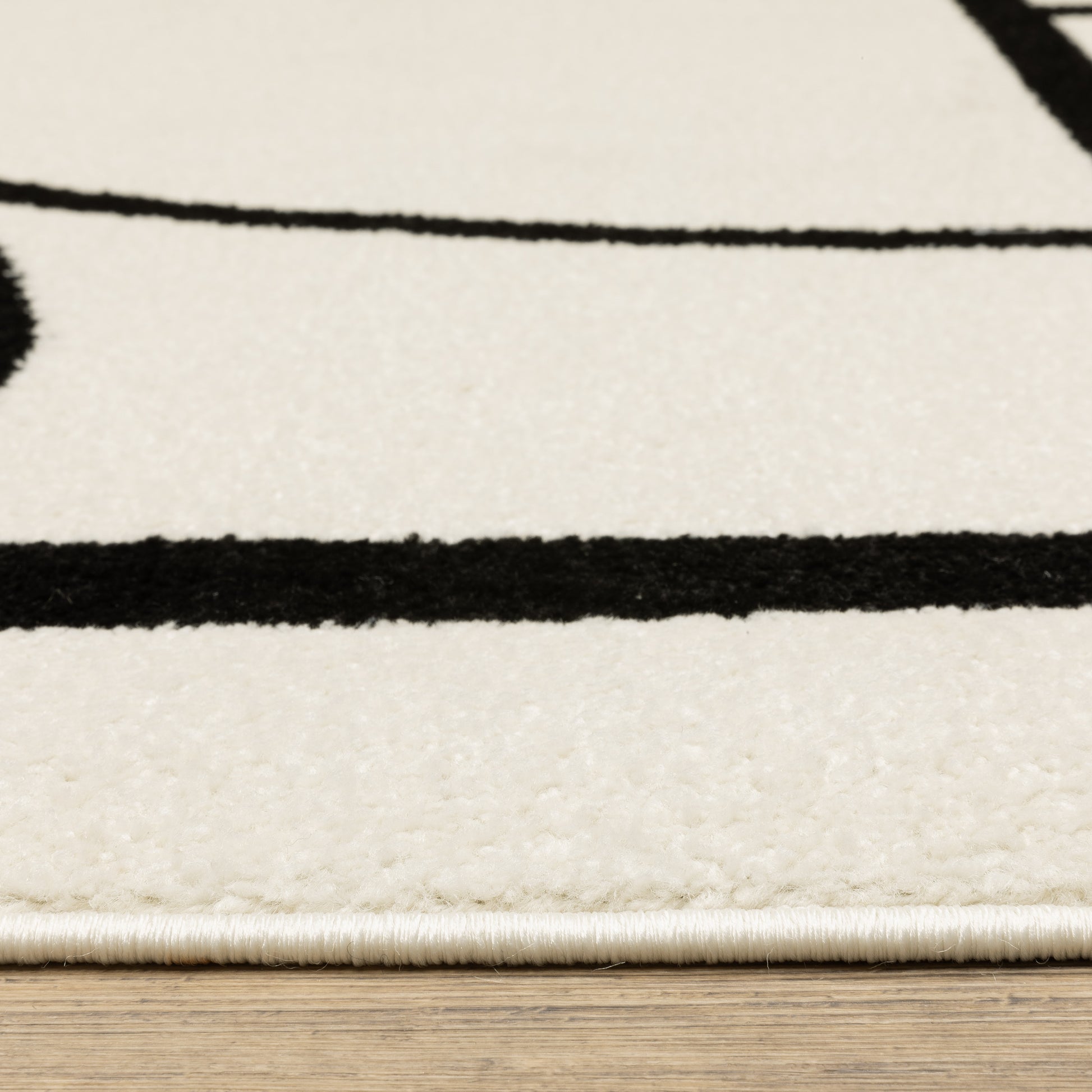 Oriental Weavers Quinn  Ivory Black Modern