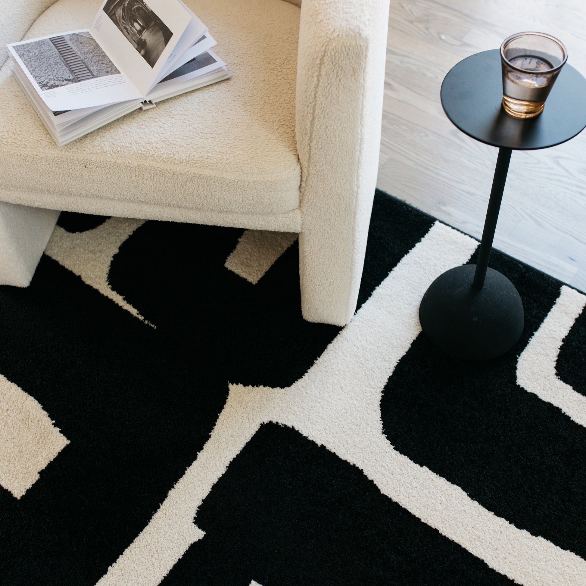 Oriental Weavers Quinn  Black Ivory Modern