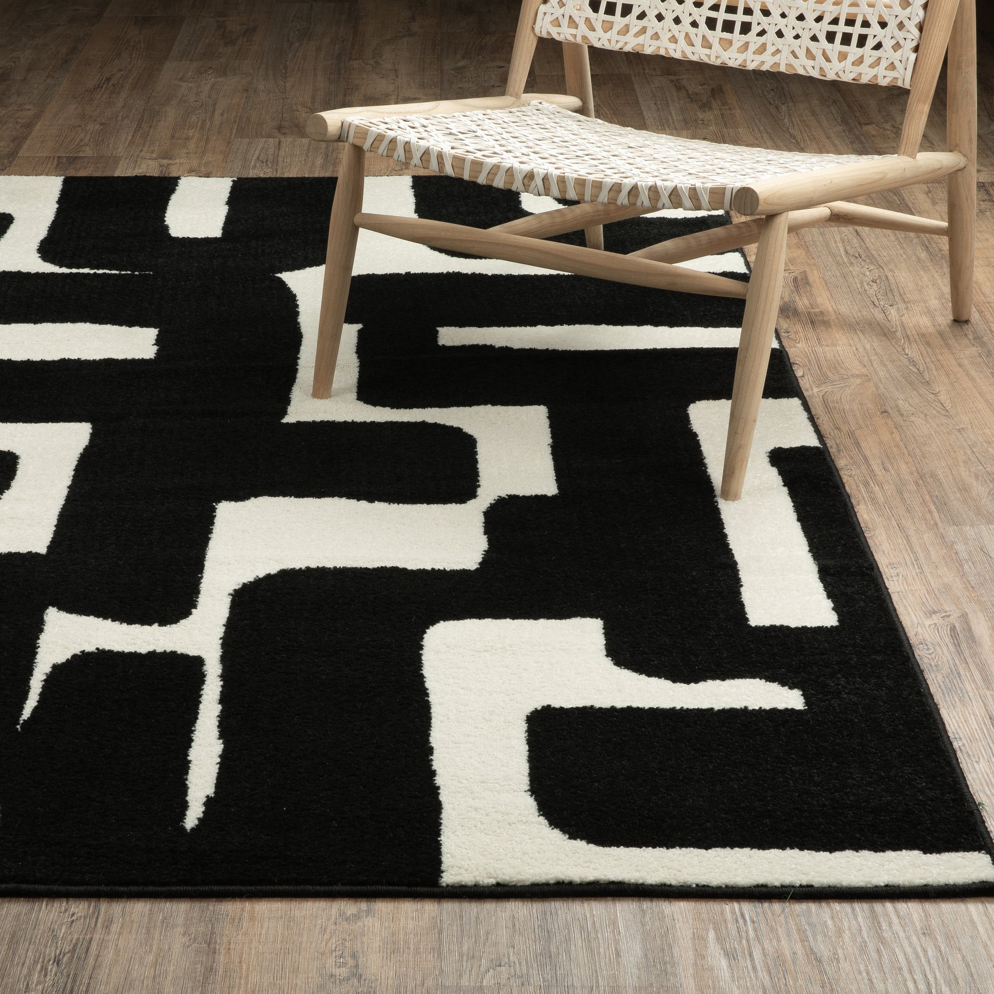 Oriental Weavers Quinn  Black Ivory Modern