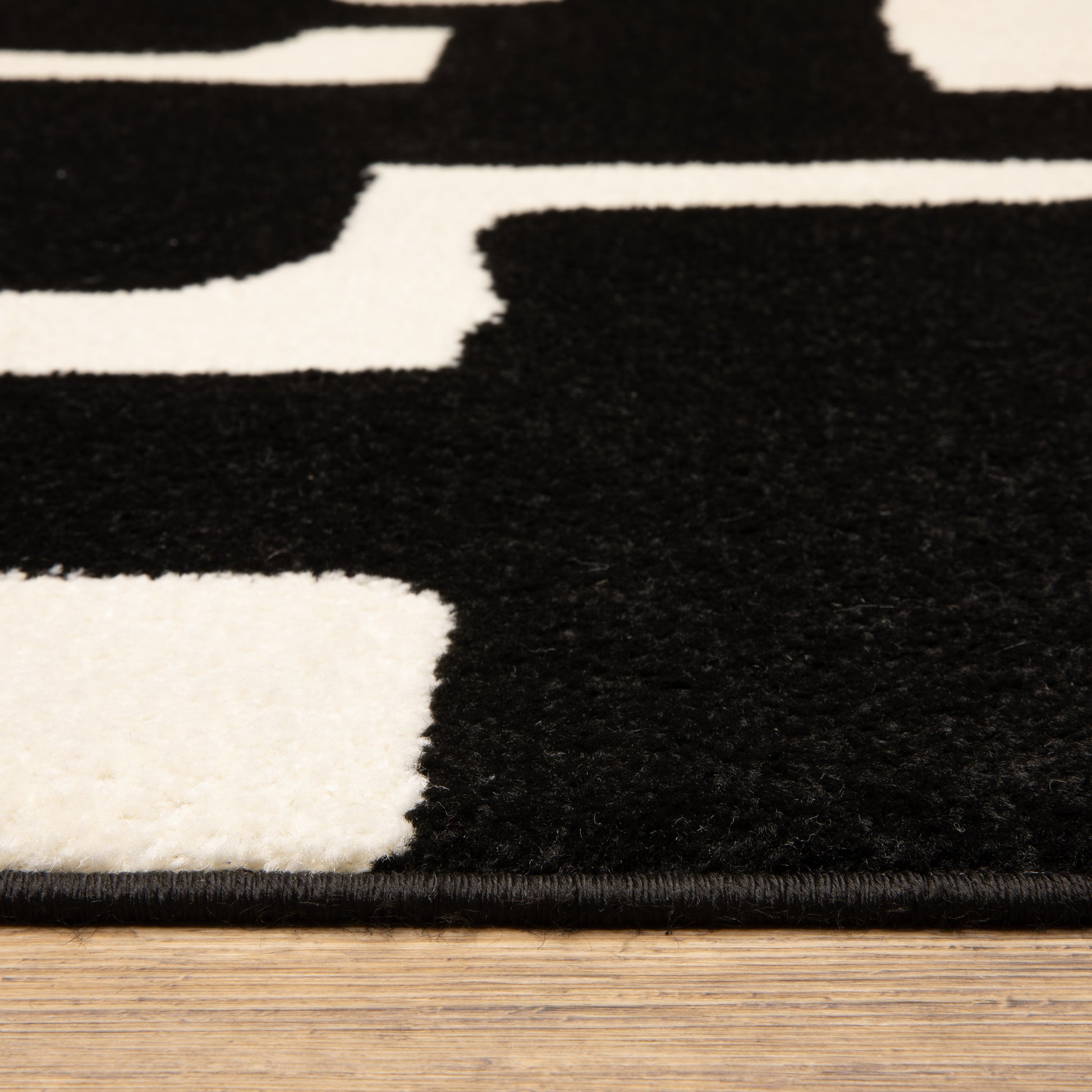 Oriental Weavers Quinn  Black Ivory Modern