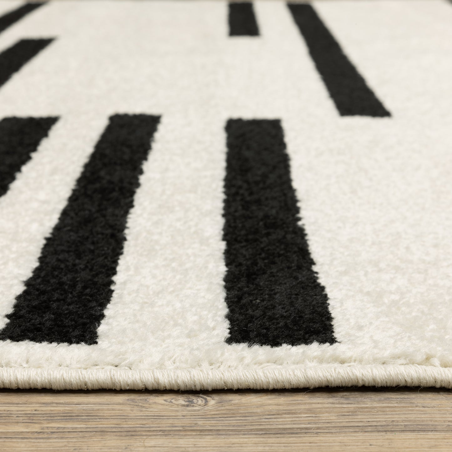 Oriental Weavers Quinn  Beige Black Modern