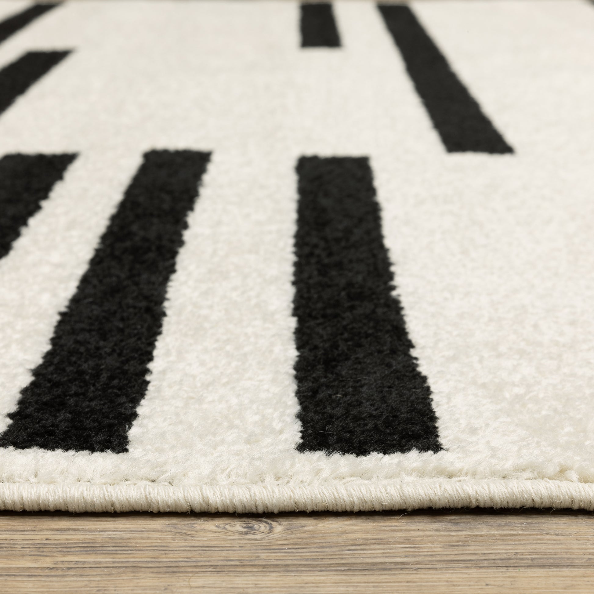 Oriental Weavers Quinn  Beige Black Modern