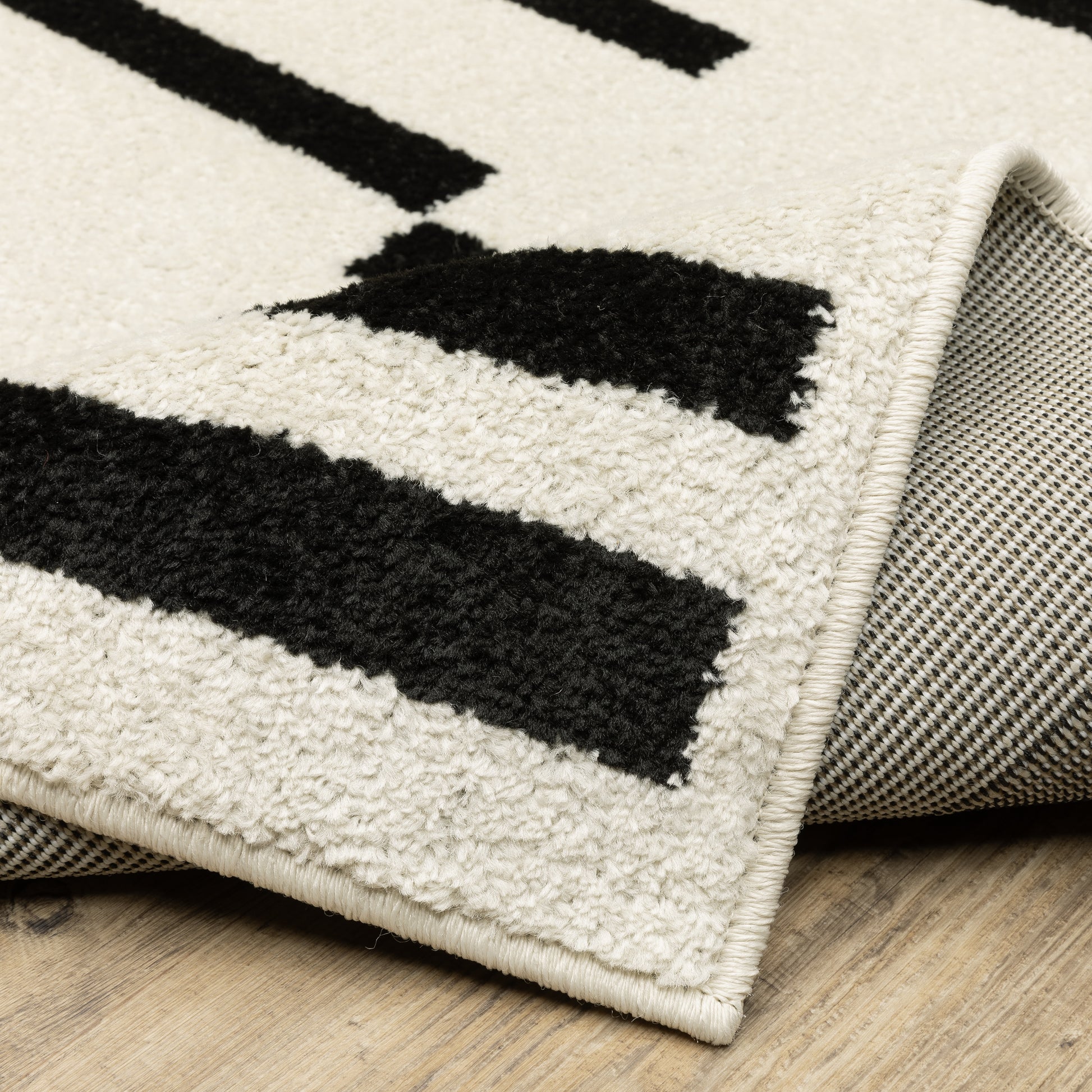 Oriental Weavers Quinn  Beige Black Modern