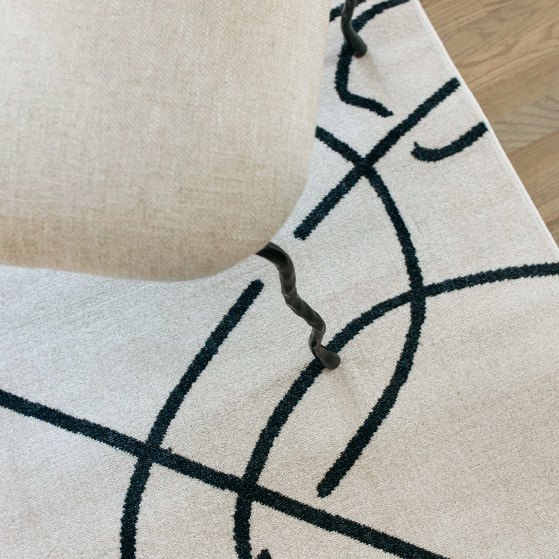 Oriental Weavers Quinn  Beige Black Modern