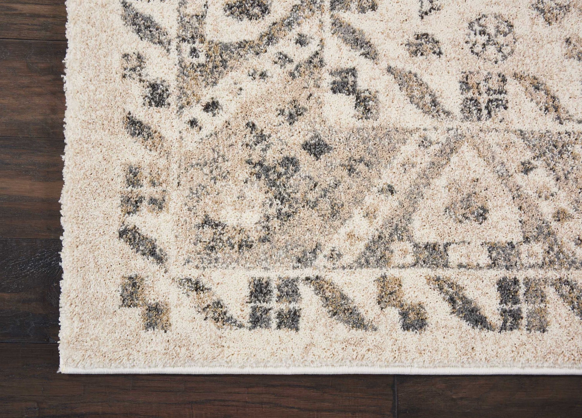 Nourison Home Fusion  Cream Grey  Traditional