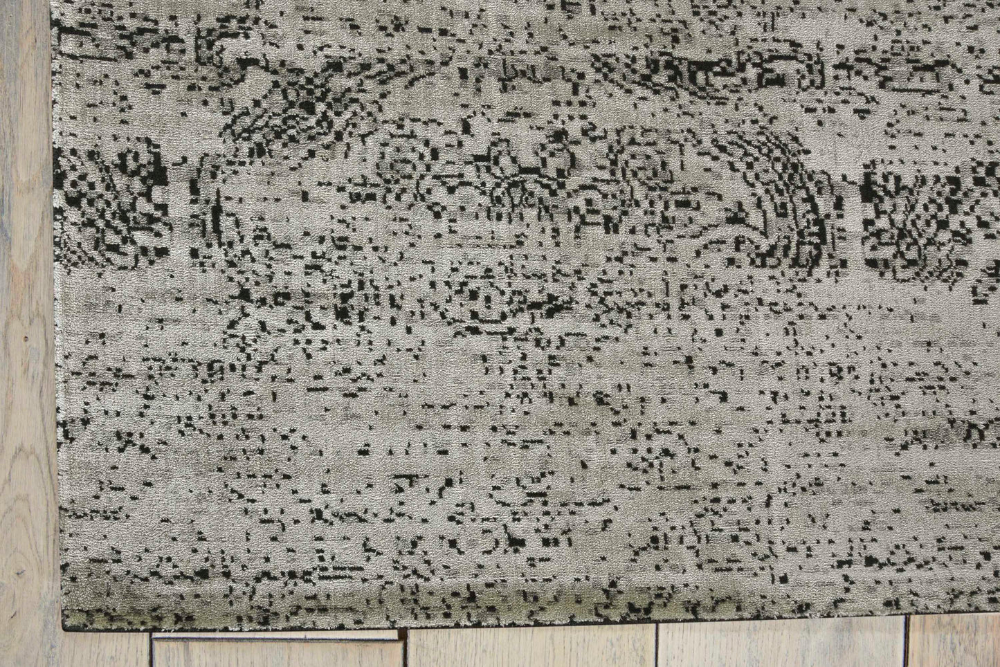 Nourison Home Luminance  Ivory Black  Transitional