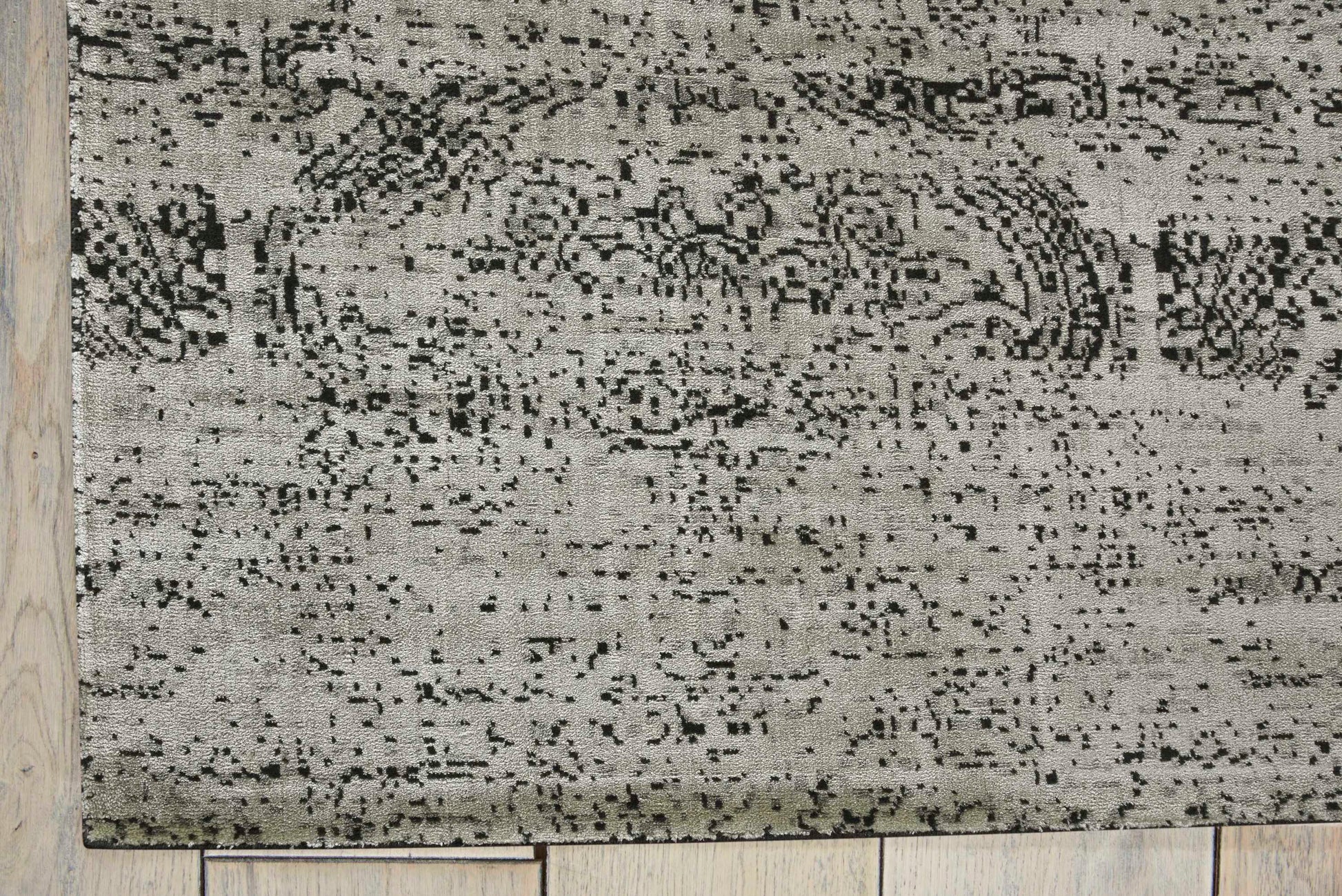 Nourison Home Luminance  Ivory Black  Transitional