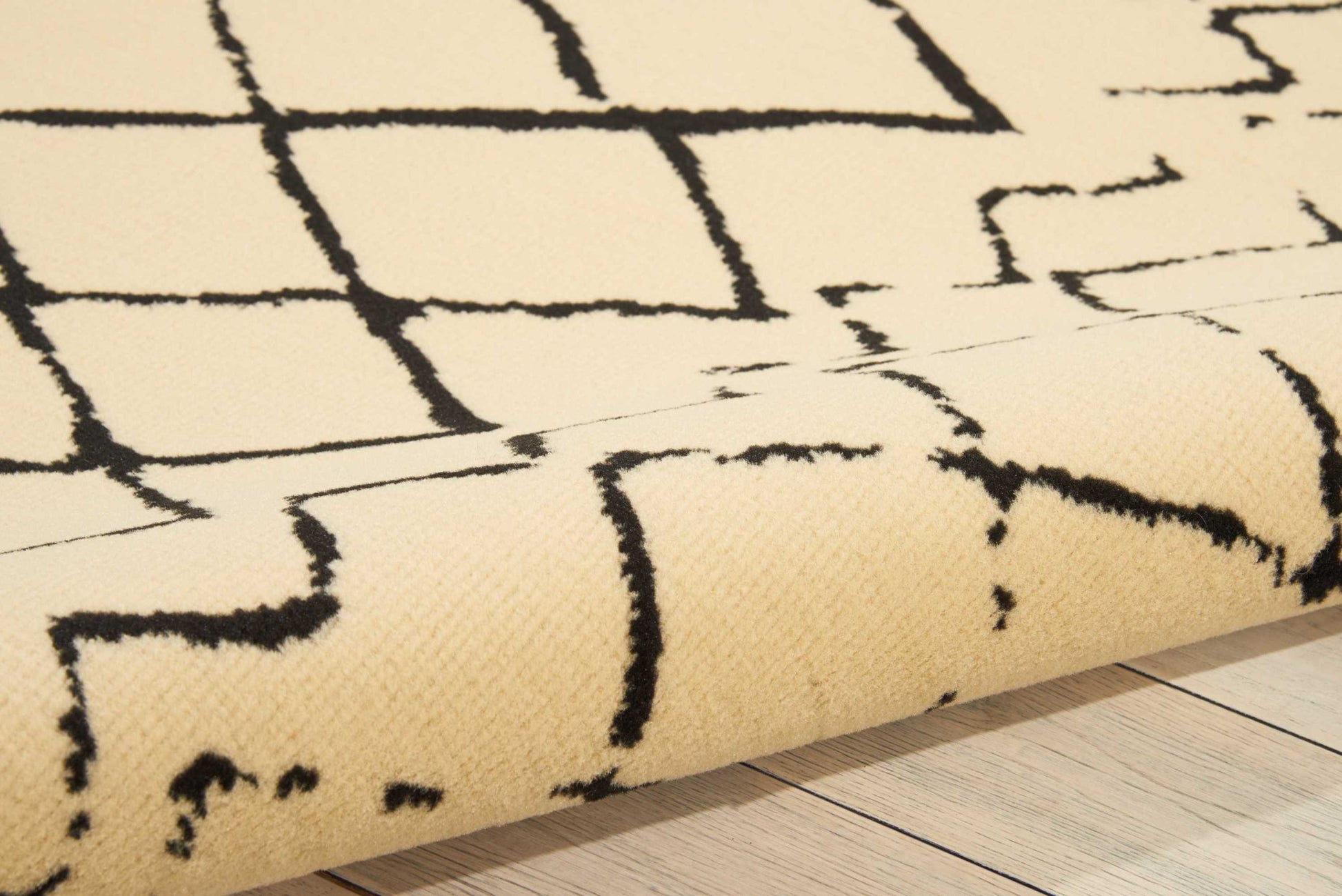 Nourison Home Grafix  Cream Black  Contemporary