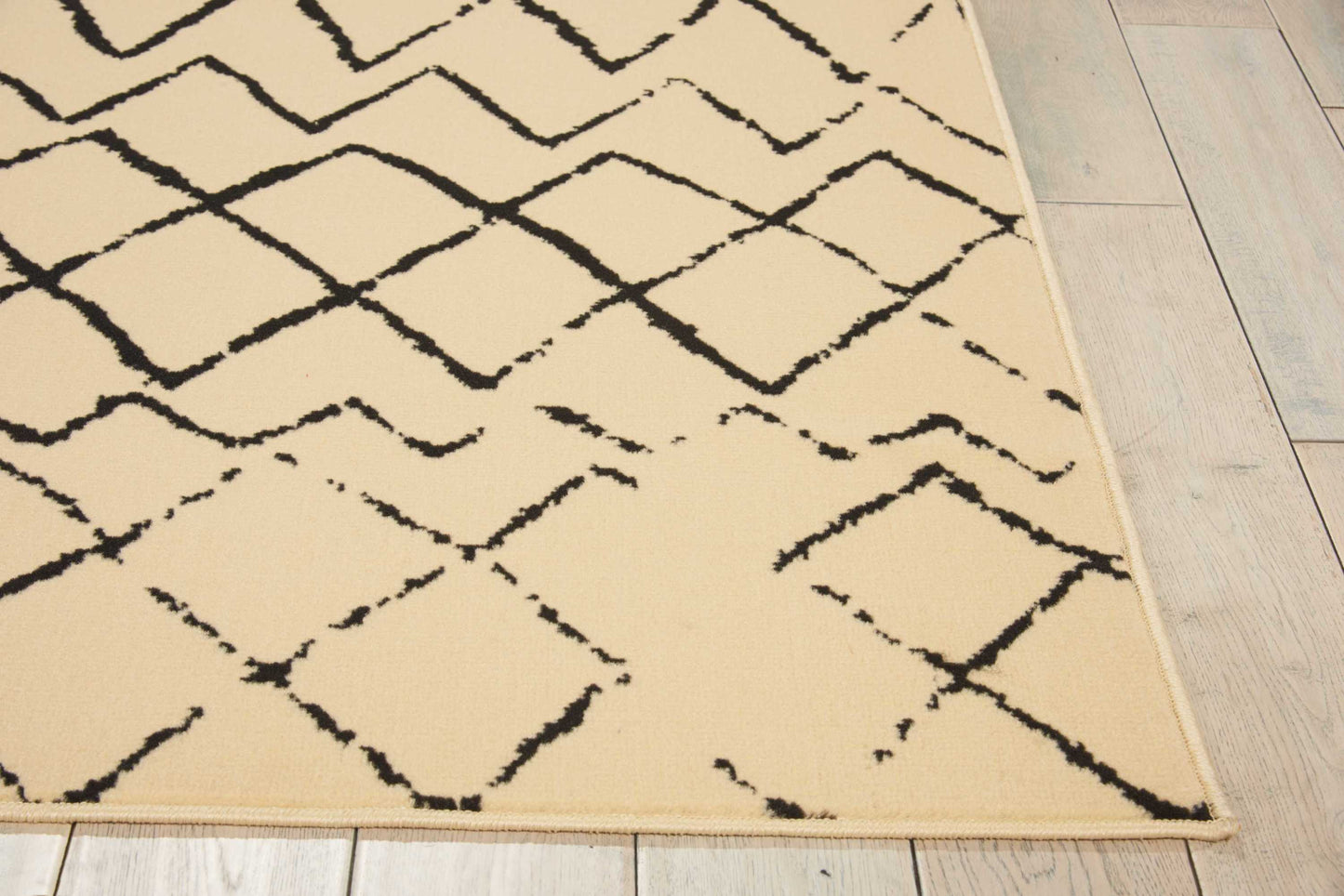 Nourison Home Grafix  Cream Black  Contemporary