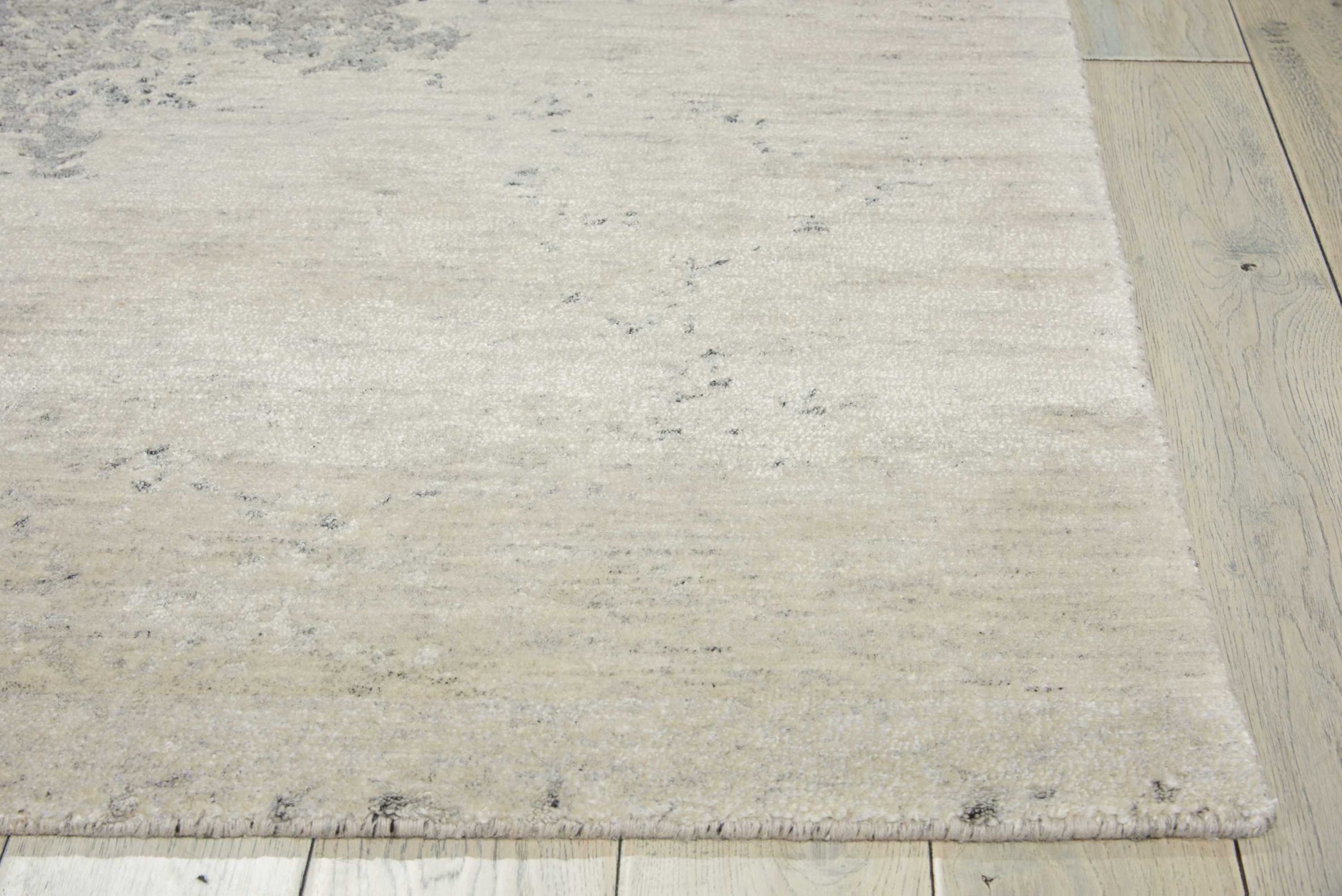 Nourison Home Silk Shadows  Ivory Silver  Transitional