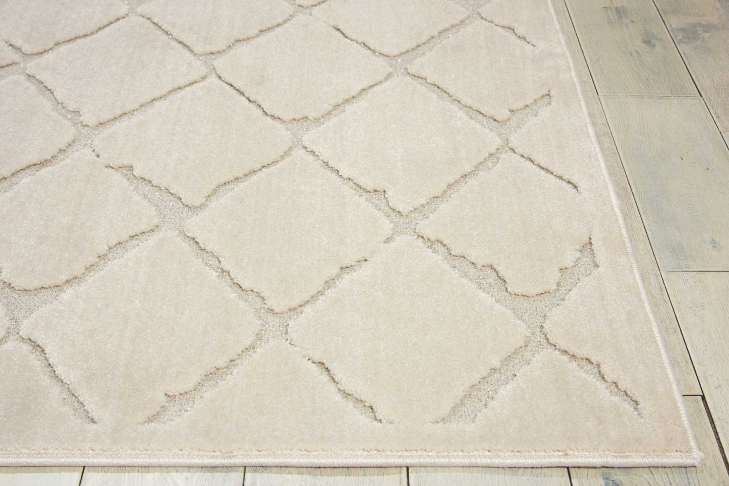 Michael Amini Gleam  Ivory  Contemporary