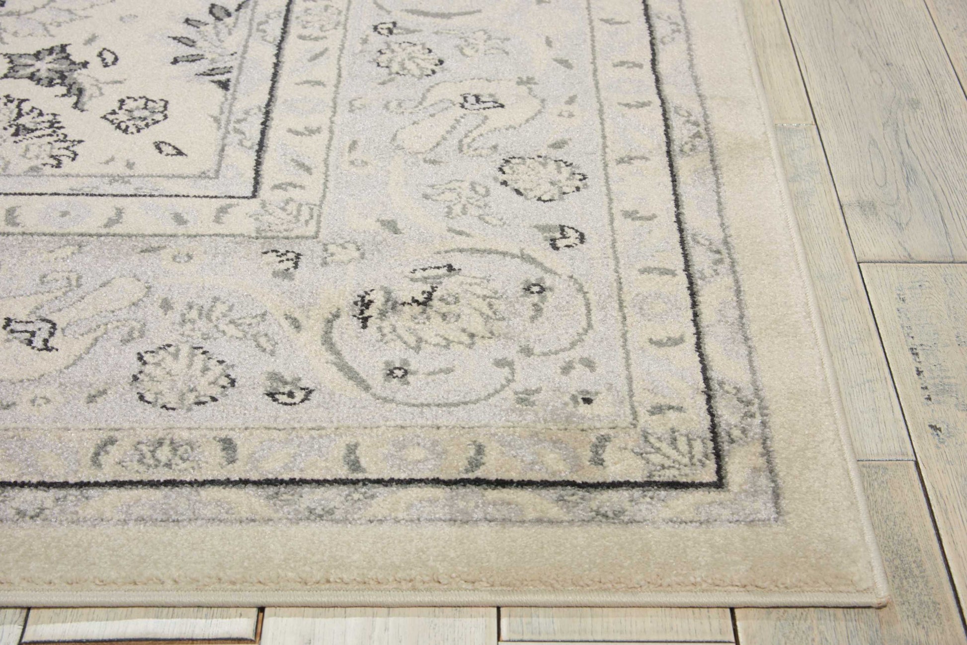 Nourison Home Maymana  Ivory  Traditional