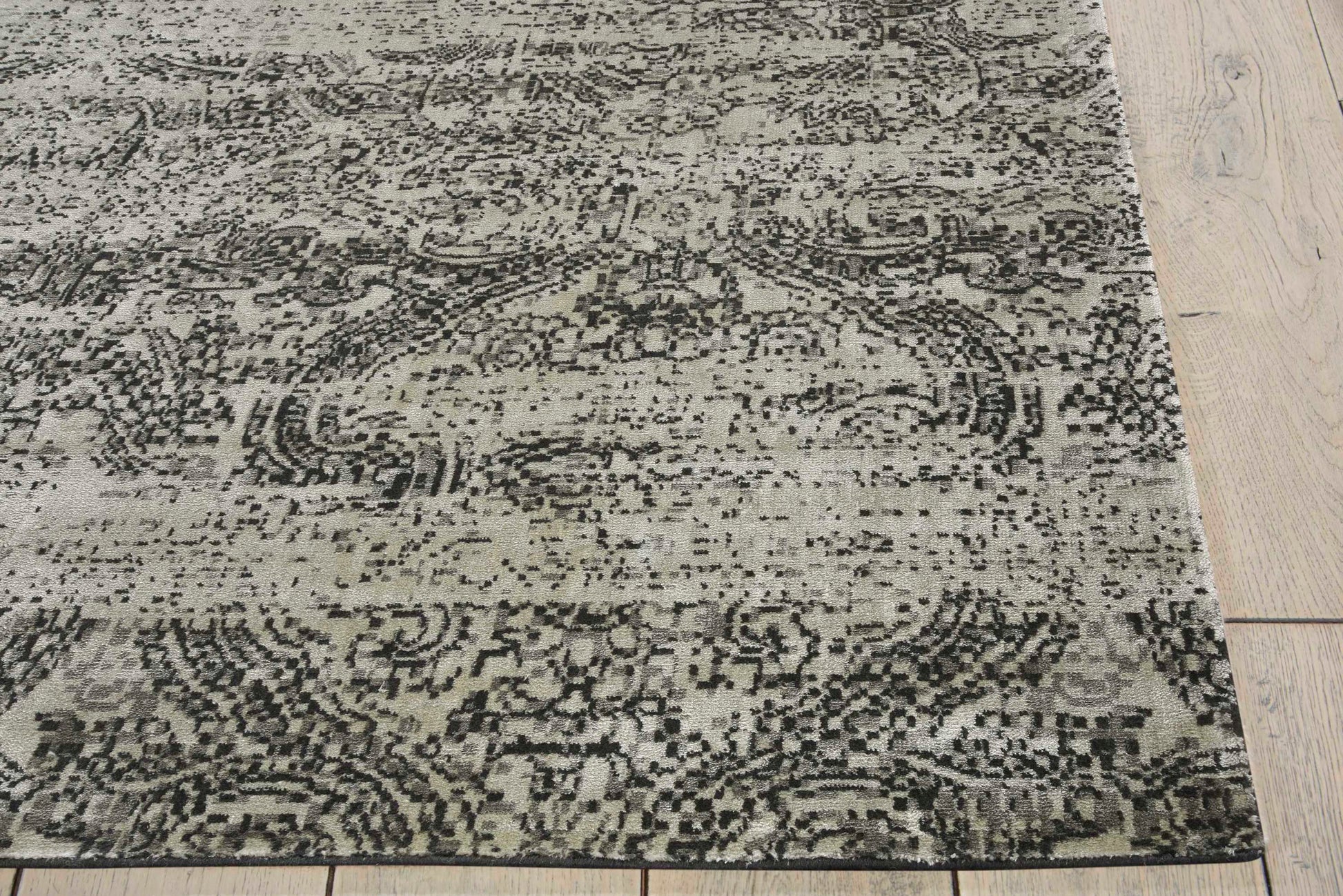 Nourison Home Luminance  Ivory Black  Transitional