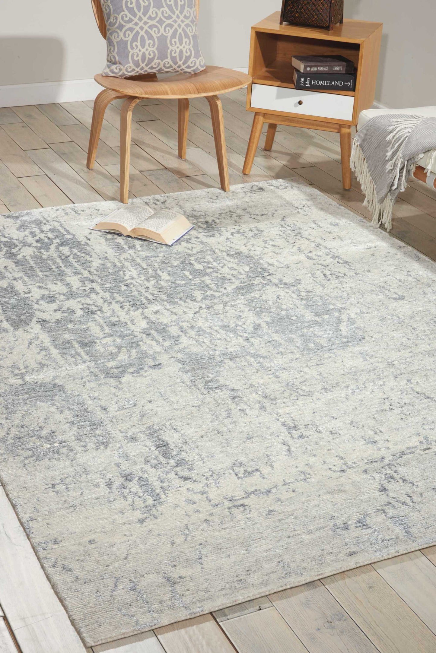 Nourison Home Silk Shadows  Sterling  Transitional