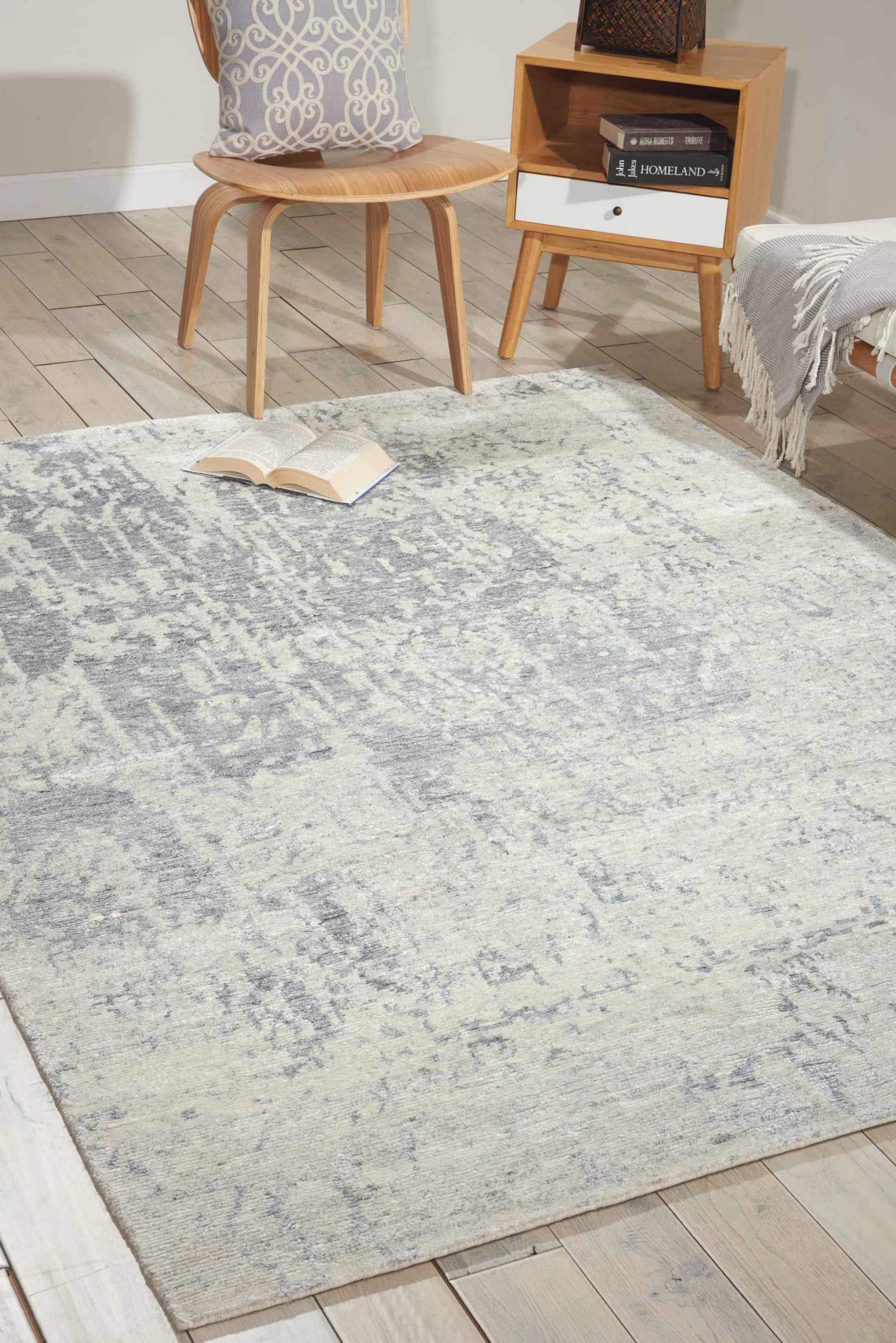Nourison Home Silk Shadows  Sterling  Transitional