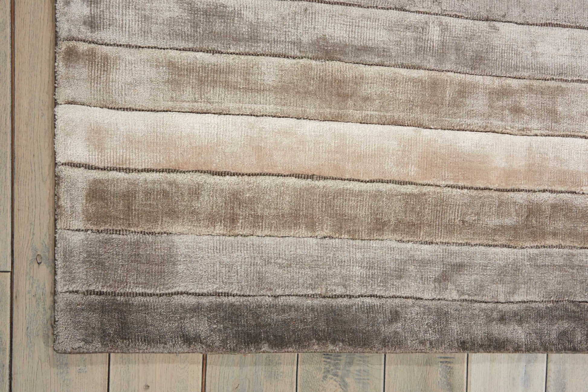 Nourison Home Aura  Silver Shadow  Contemporary