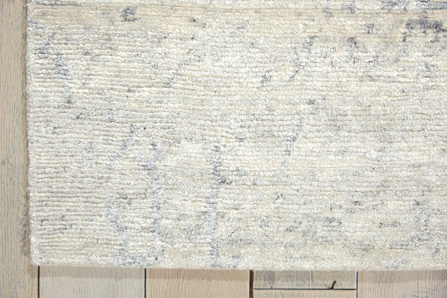 Nourison Home Silk Shadows  Sterling  Transitional