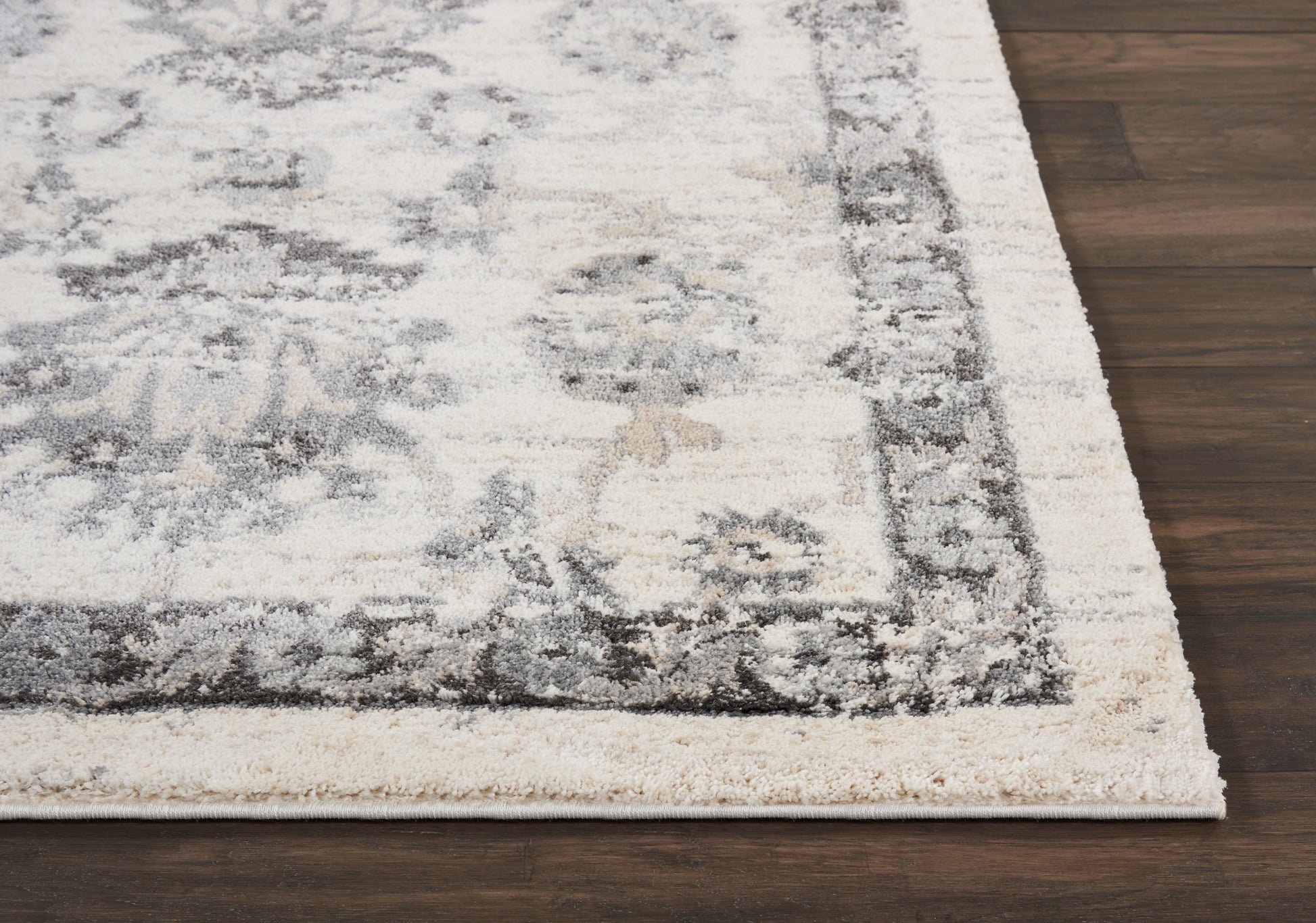 Nourison Home Fusion  Cream Grey  Traditional