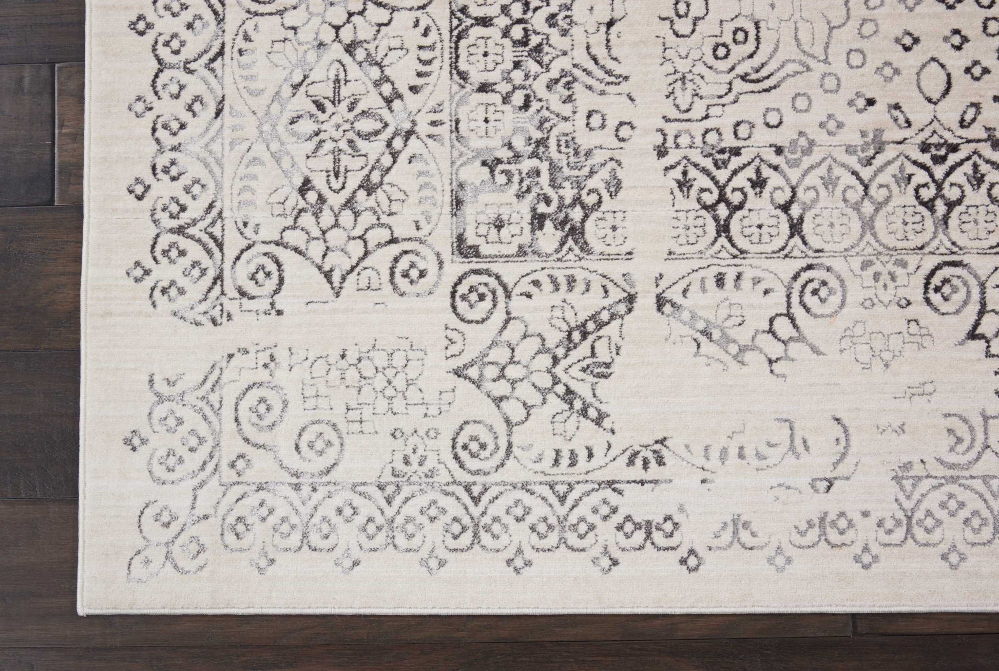 Nourison Home Silver Screen  Ivory Grey  Transitional