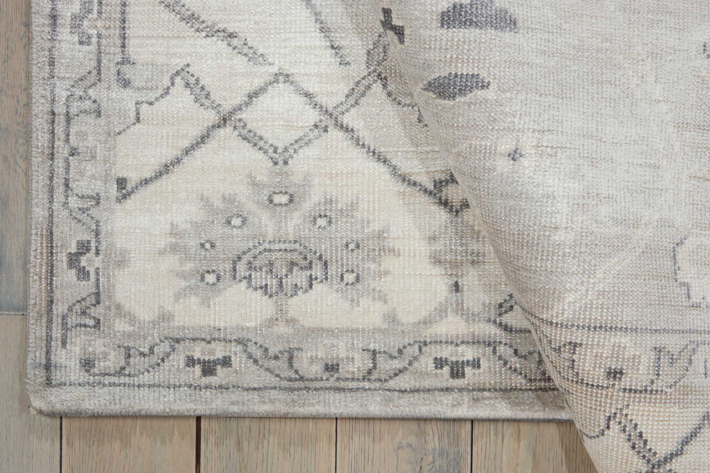 Nourison Home Aldora  Silver  Traditional