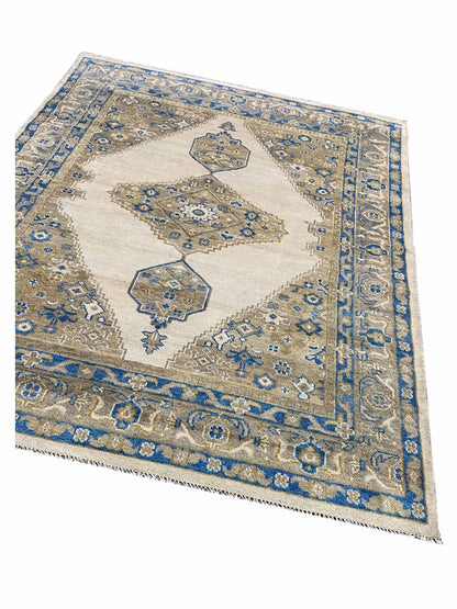 Artisan Bazaar  White   Traditional Knotted Rug