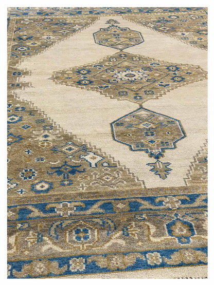 Artisan Bazaar  White   Traditional Knotted Rug