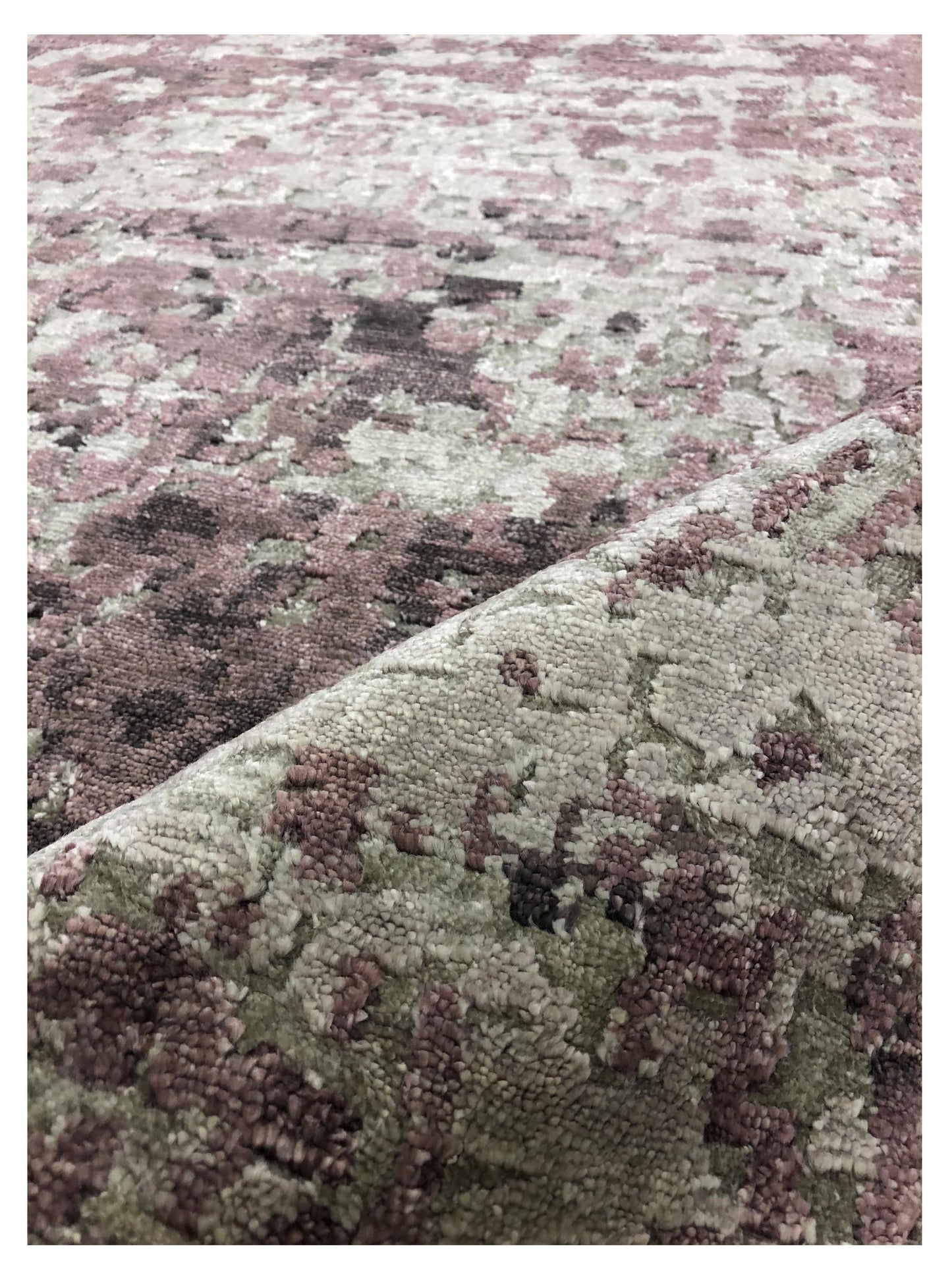 Artisan Mary  Silver Lilac Contemporary Knotted Rug