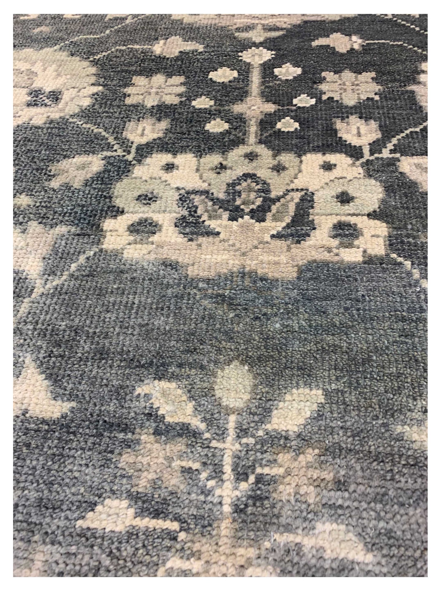 Artisan Emma  Grey Beige Traditional Knotted Rug