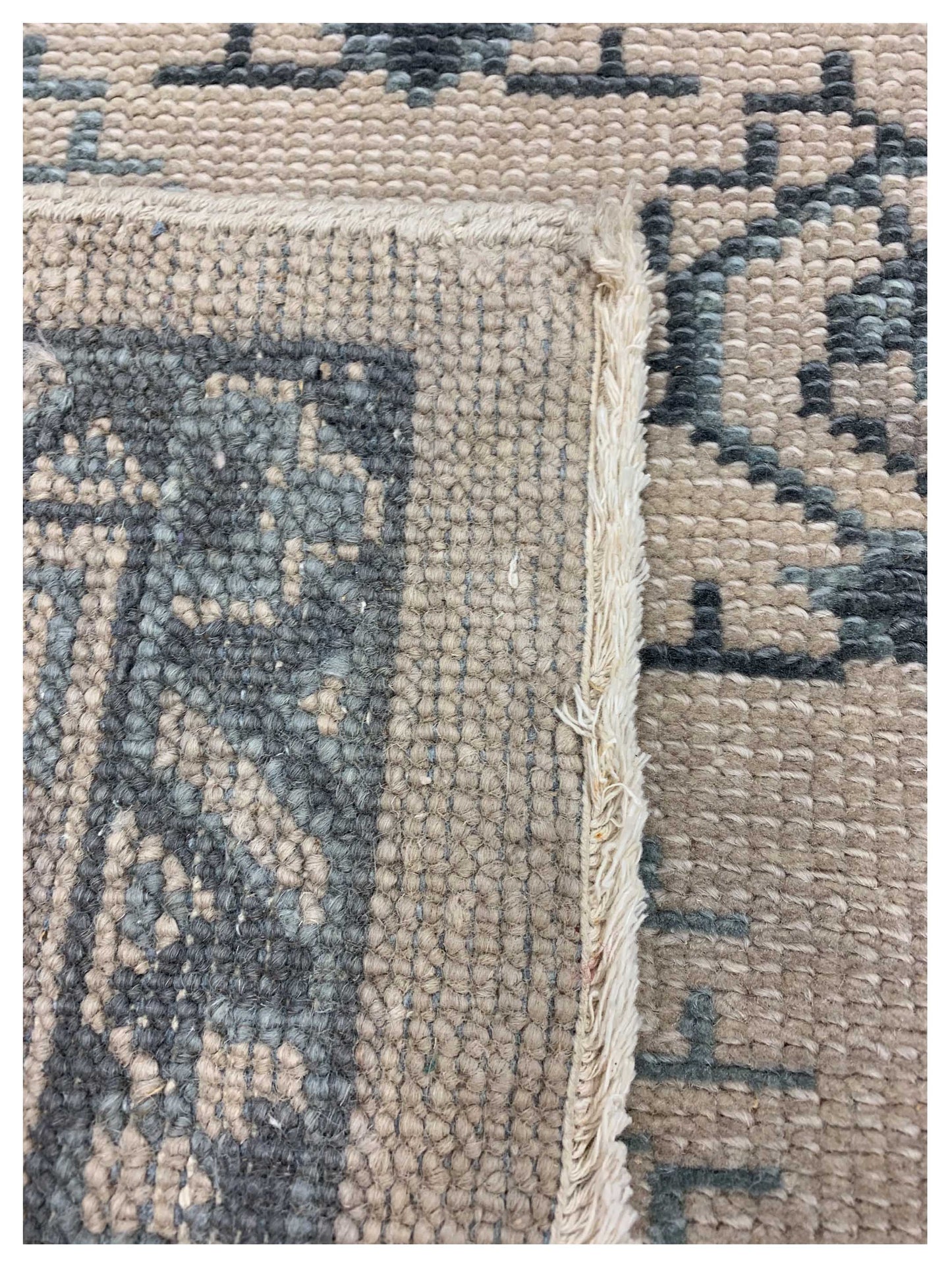 Artisan Uma  Ivory Grey Transitional Knotted Rug