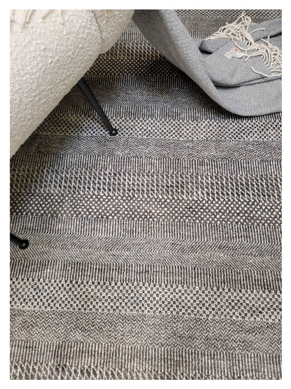 Artisan Vera  Lt.Grey  Transitional Knotted Rug