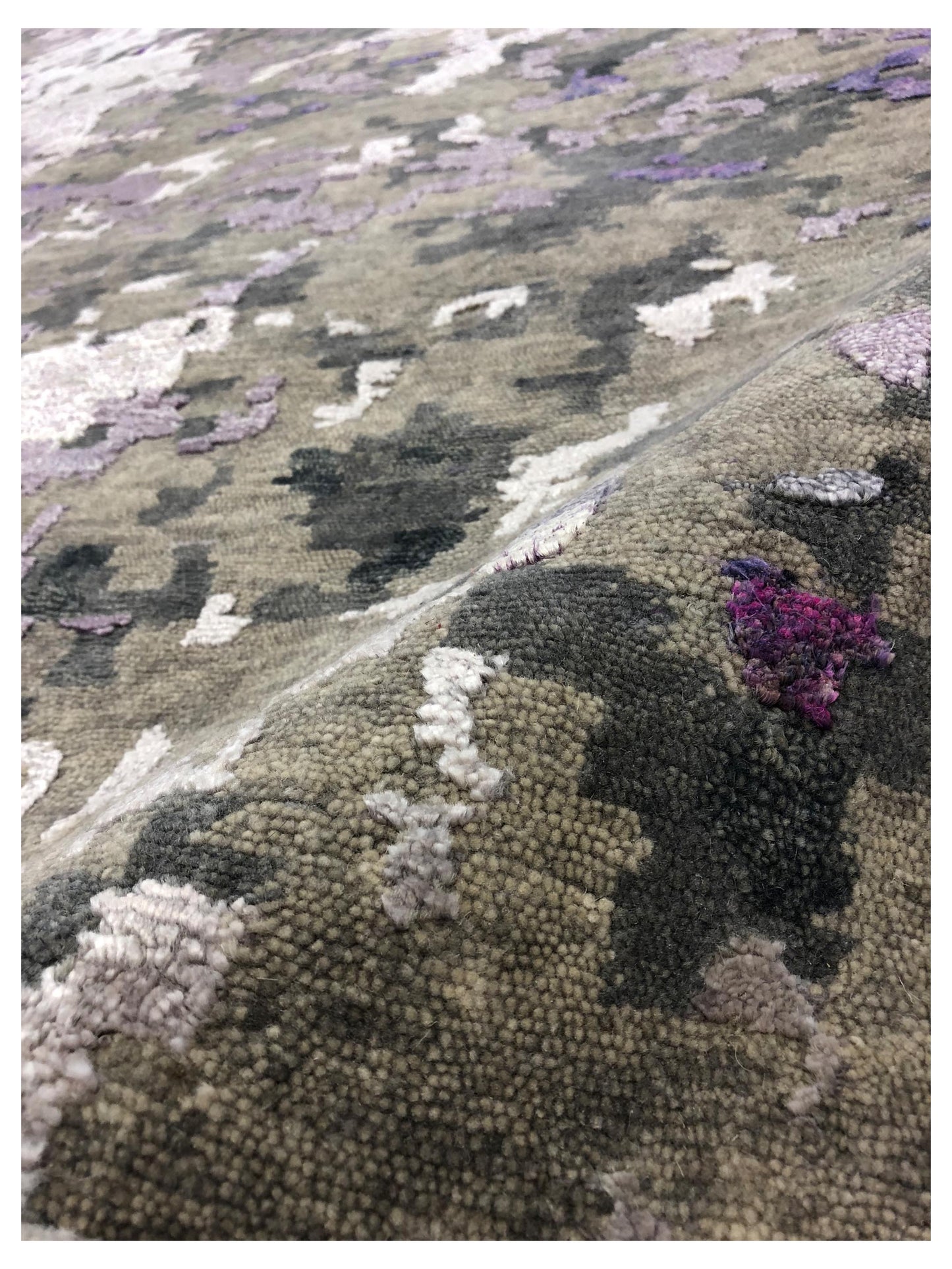 Artisan Mary  Silver Lilac Contemporary Knotted Rug