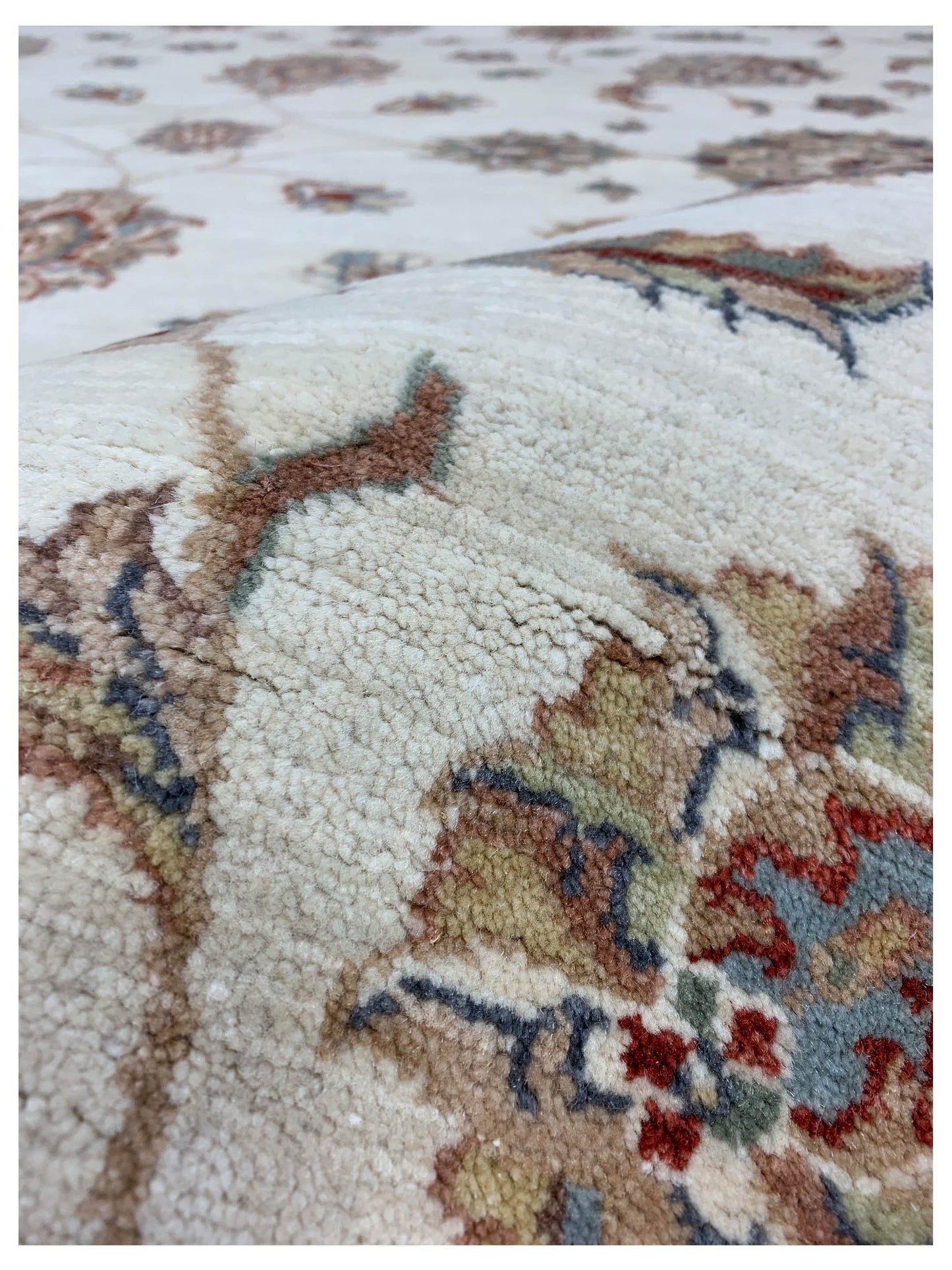 Artisan Zara  Ivory  Traditional Knotted Rug