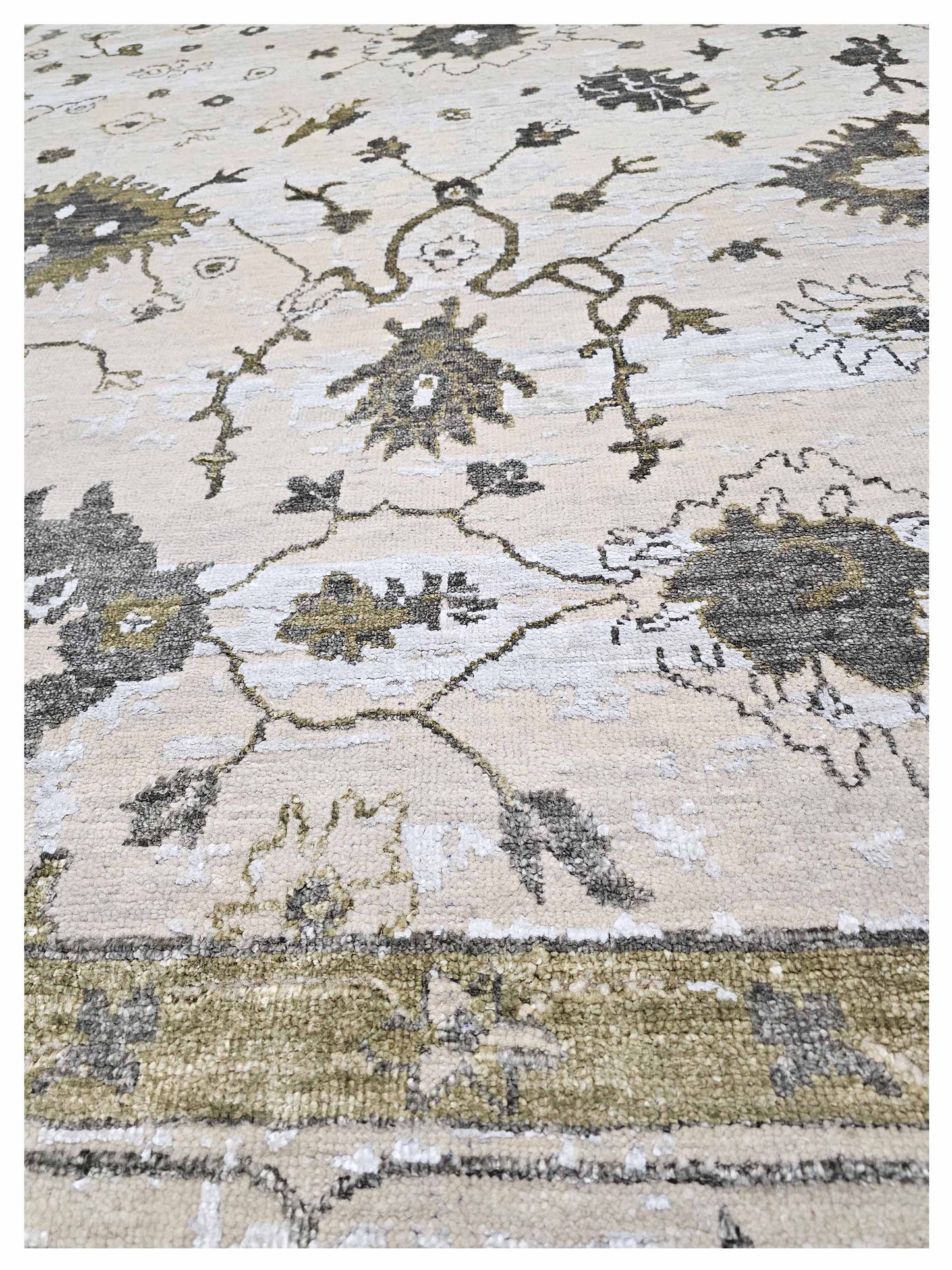 Artisan Elisabeth  Beige Lemon Traditional Knotted Rug