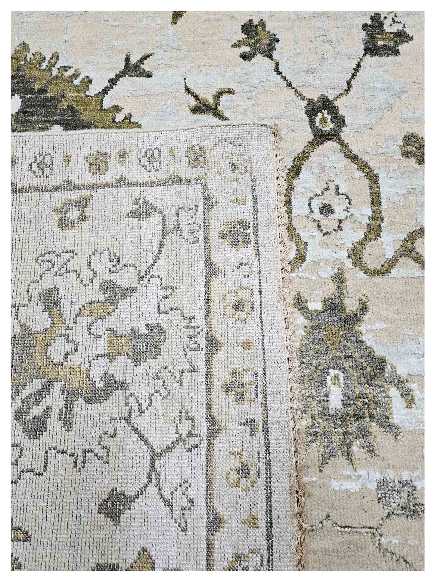 Artisan Elisabeth  Beige Lemon Traditional Knotted Rug