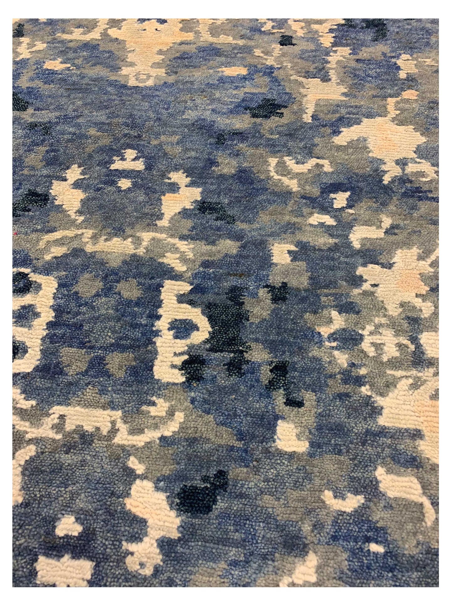 Artisan Mary  Silver Navy Blue Contemporary Knotted Rug