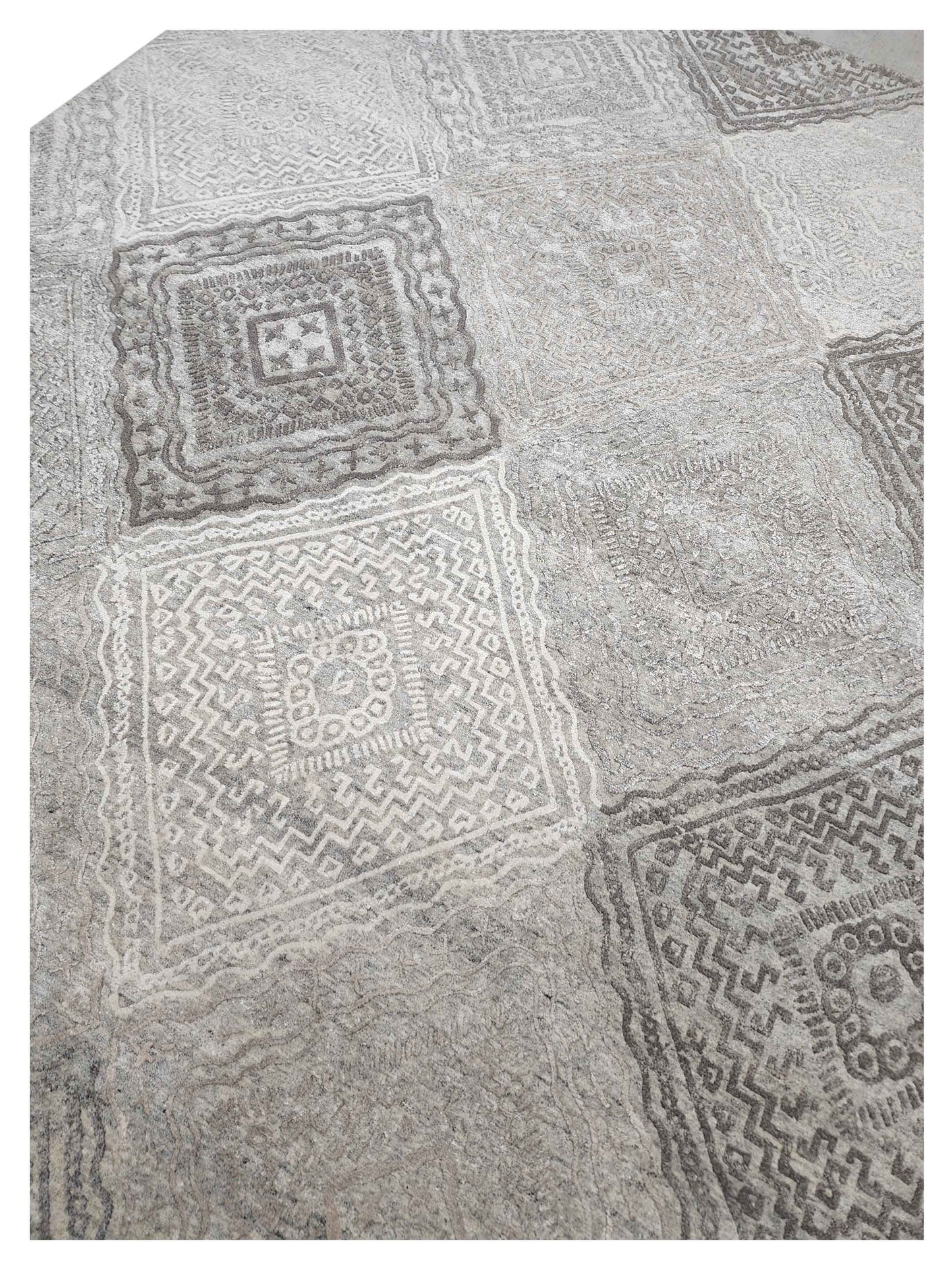 Artisan Mary  Beige  Contemporary Knotted Rug
